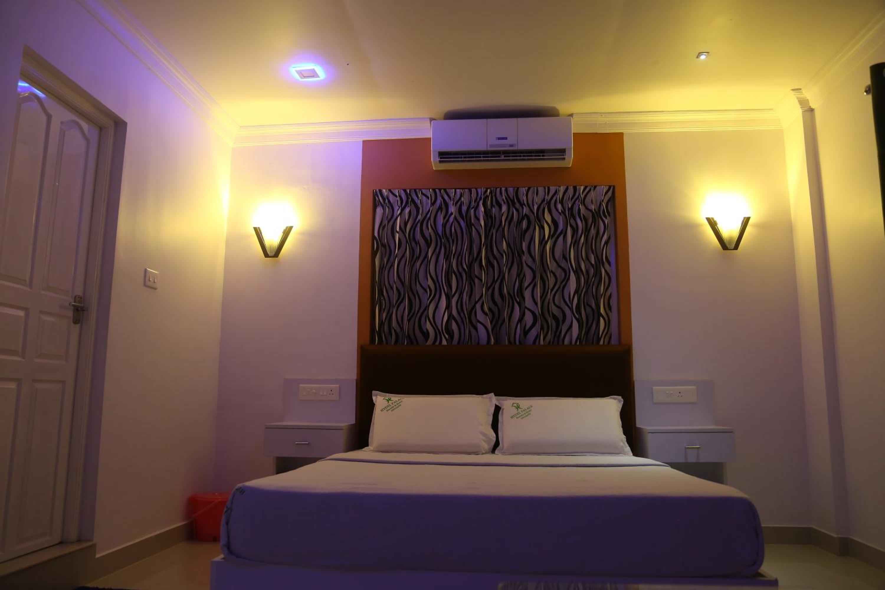 Deluxe Double Room with Balcony photo 2