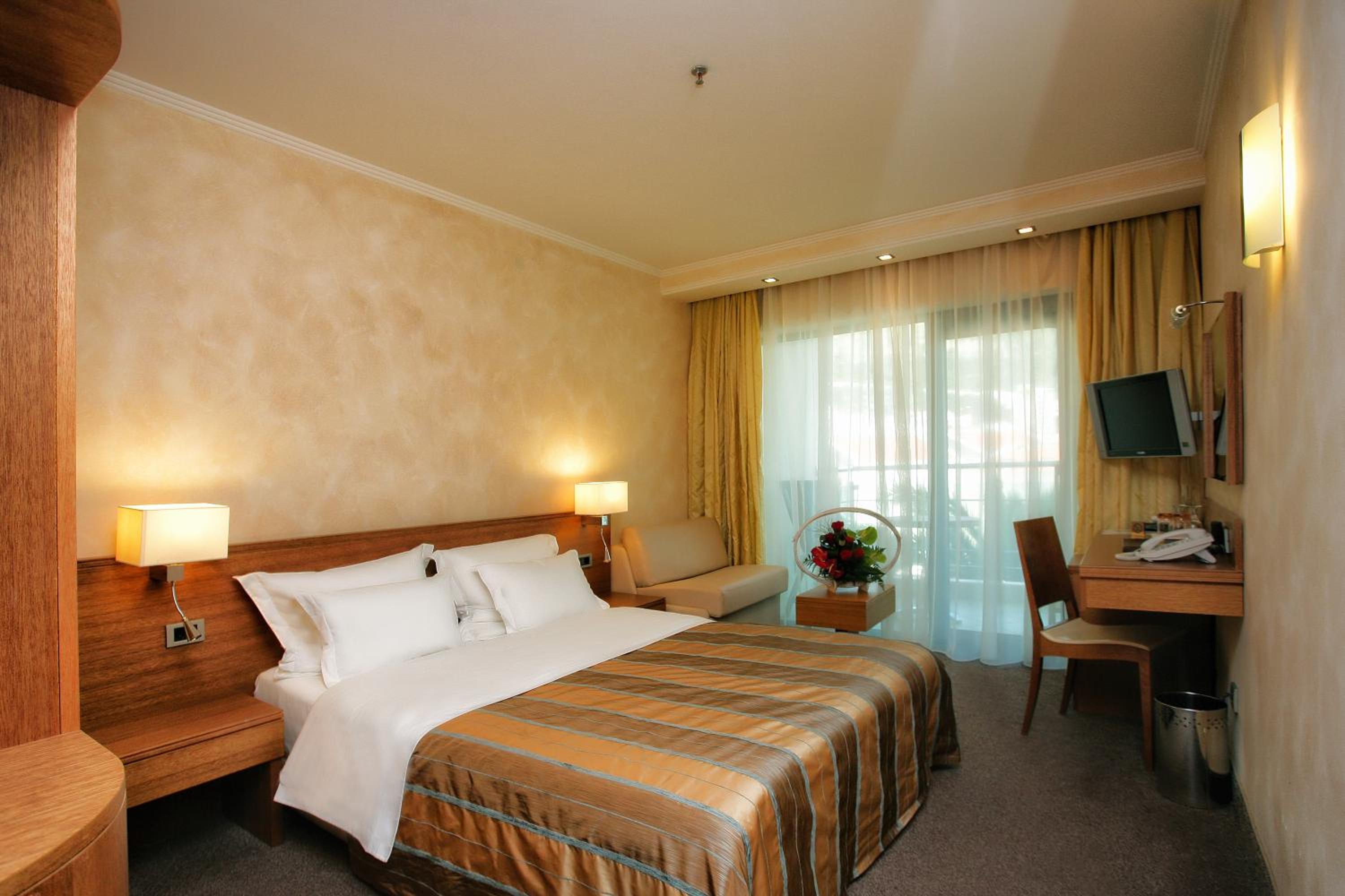 Standard Double Room with Pool View - Photo 1