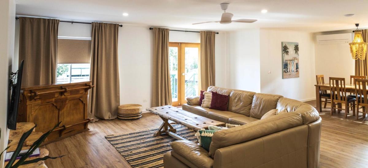 Three-Bedroom Apartment photo 2