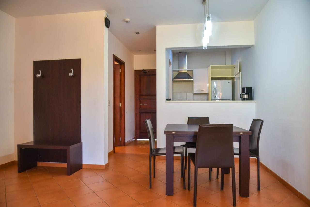 One-Bedroom Apartment with Kitchen