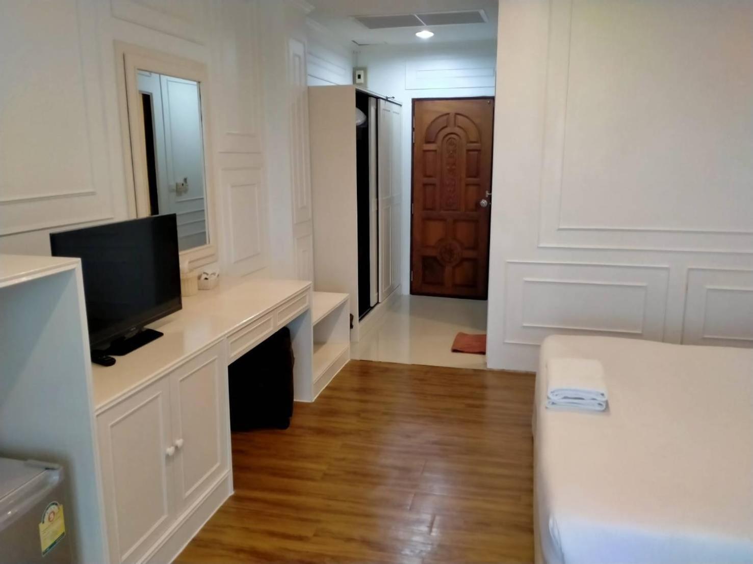 Standard Double Room - Photo 7