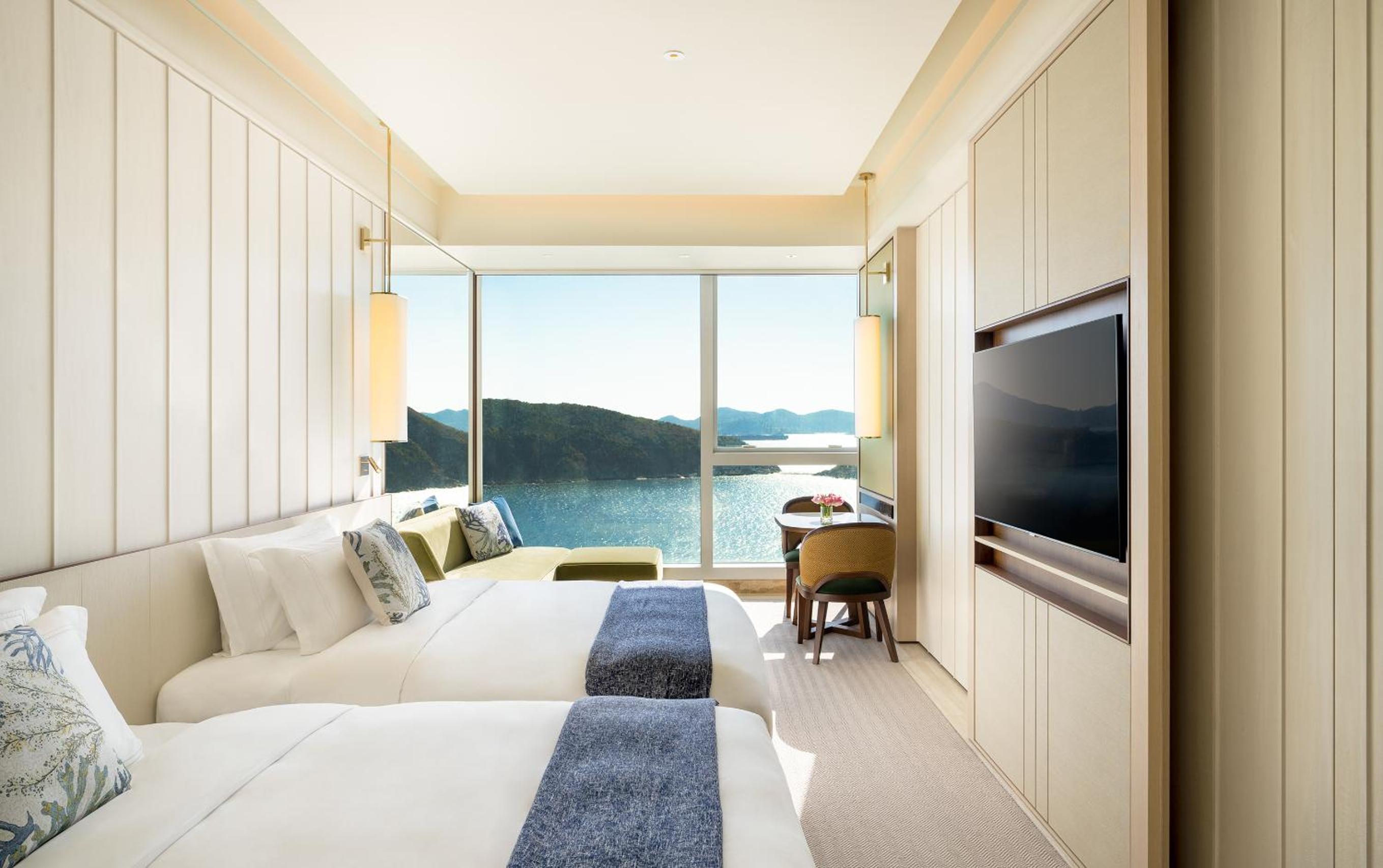 Oceanfront with 2 Queens Bed Room