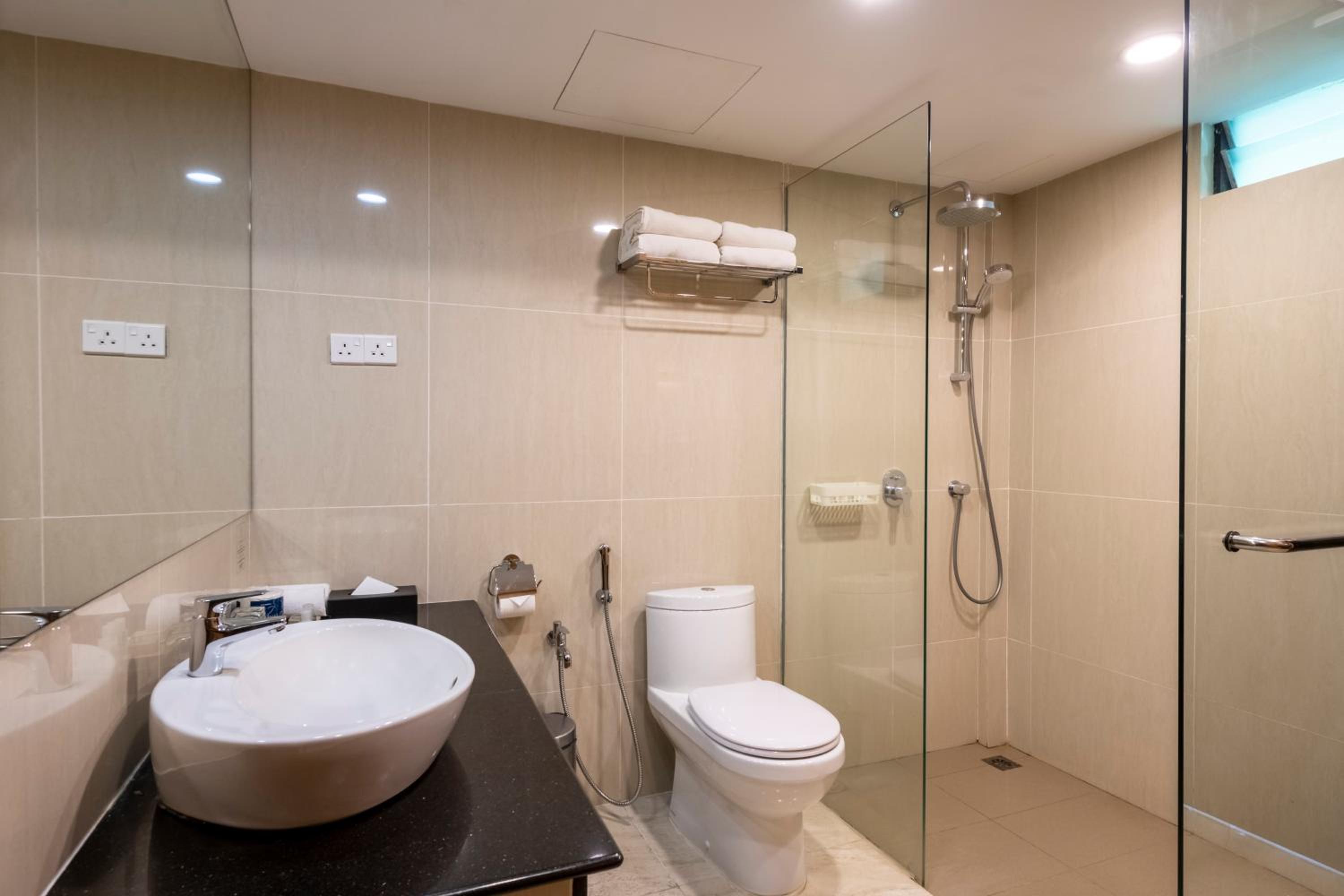 Deluxe Room - Partial Seaview - Photo 5