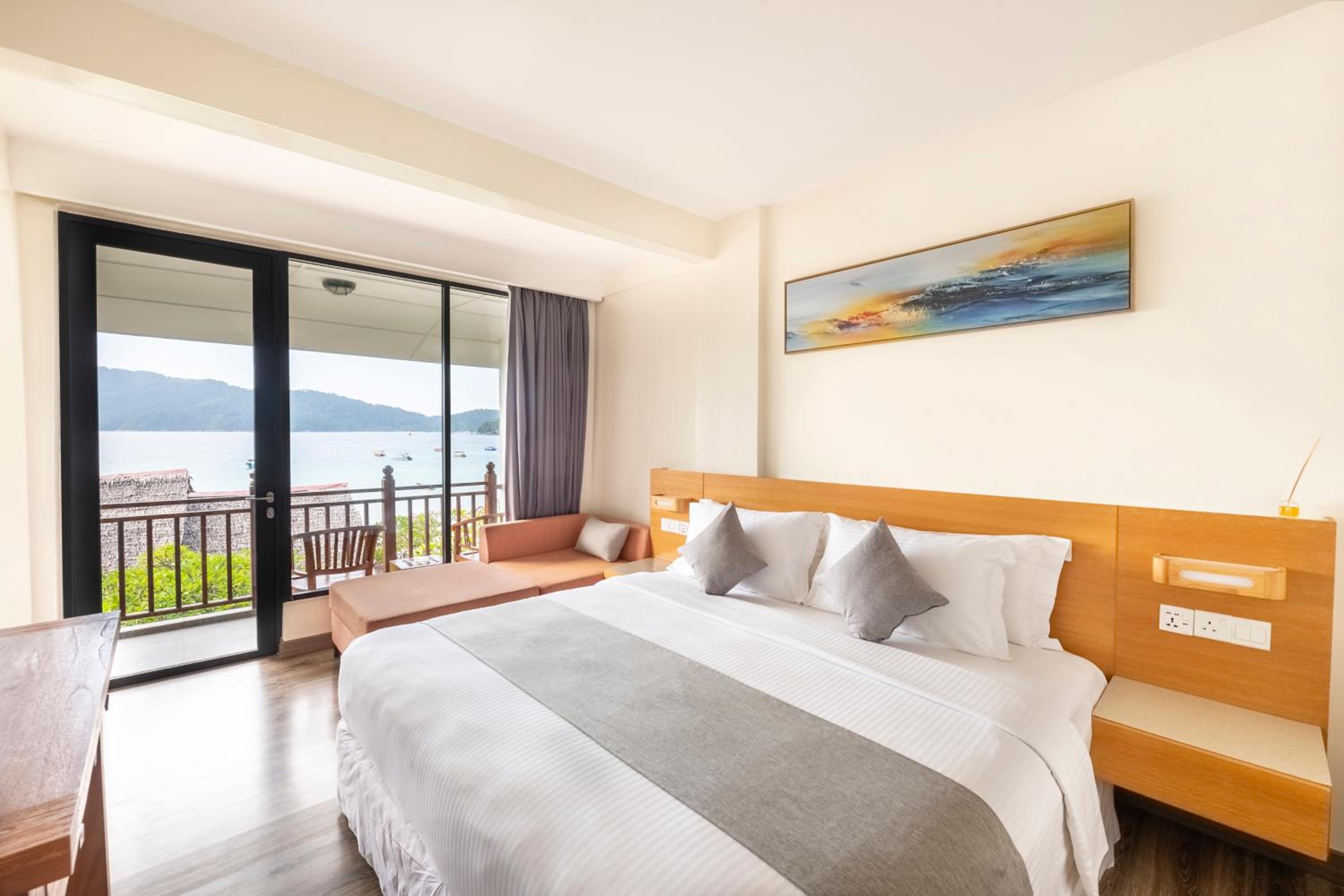 Premier Deluxe Room - Seaview - Photo 1