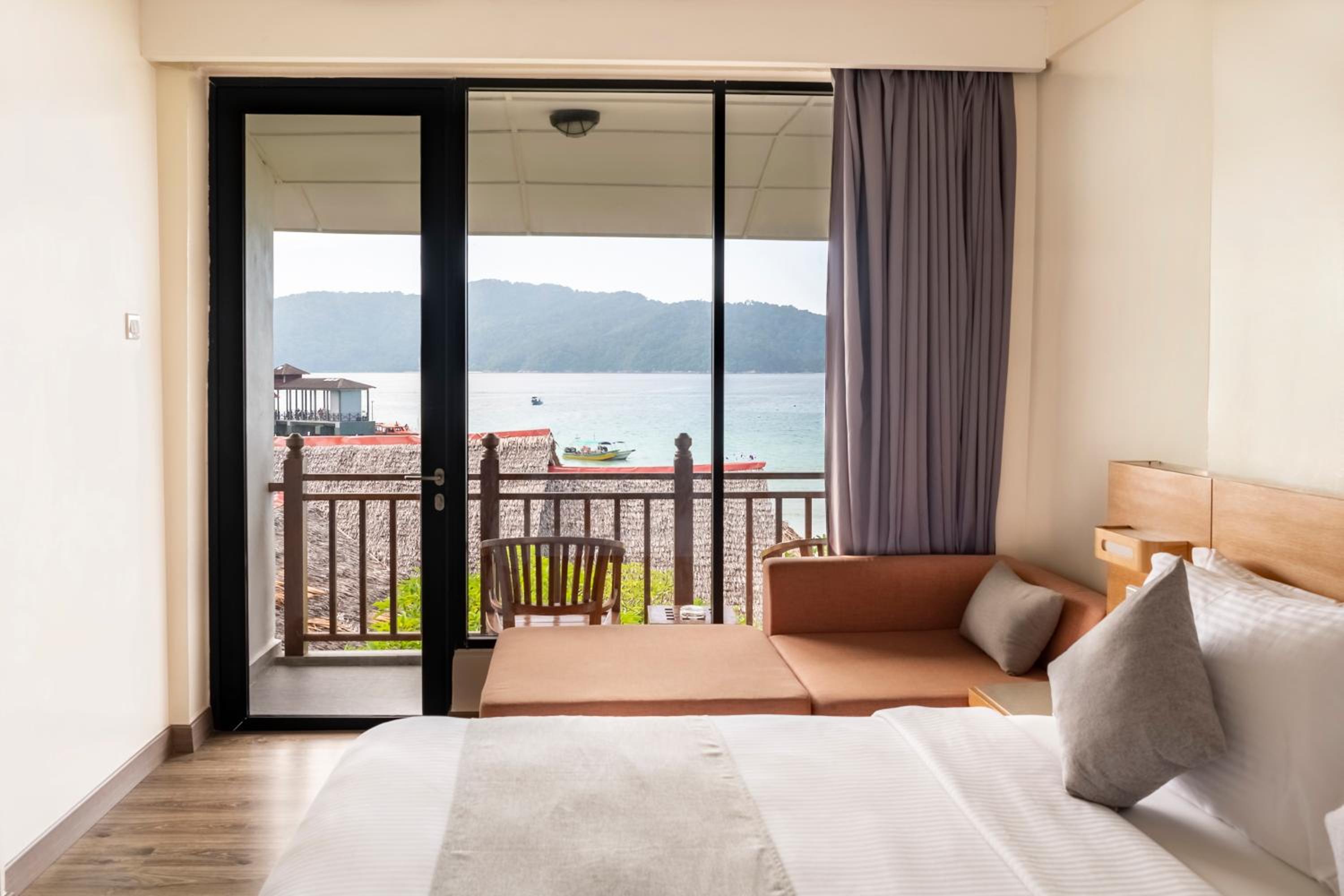 Premier Deluxe Room - Seaview - Photo 4