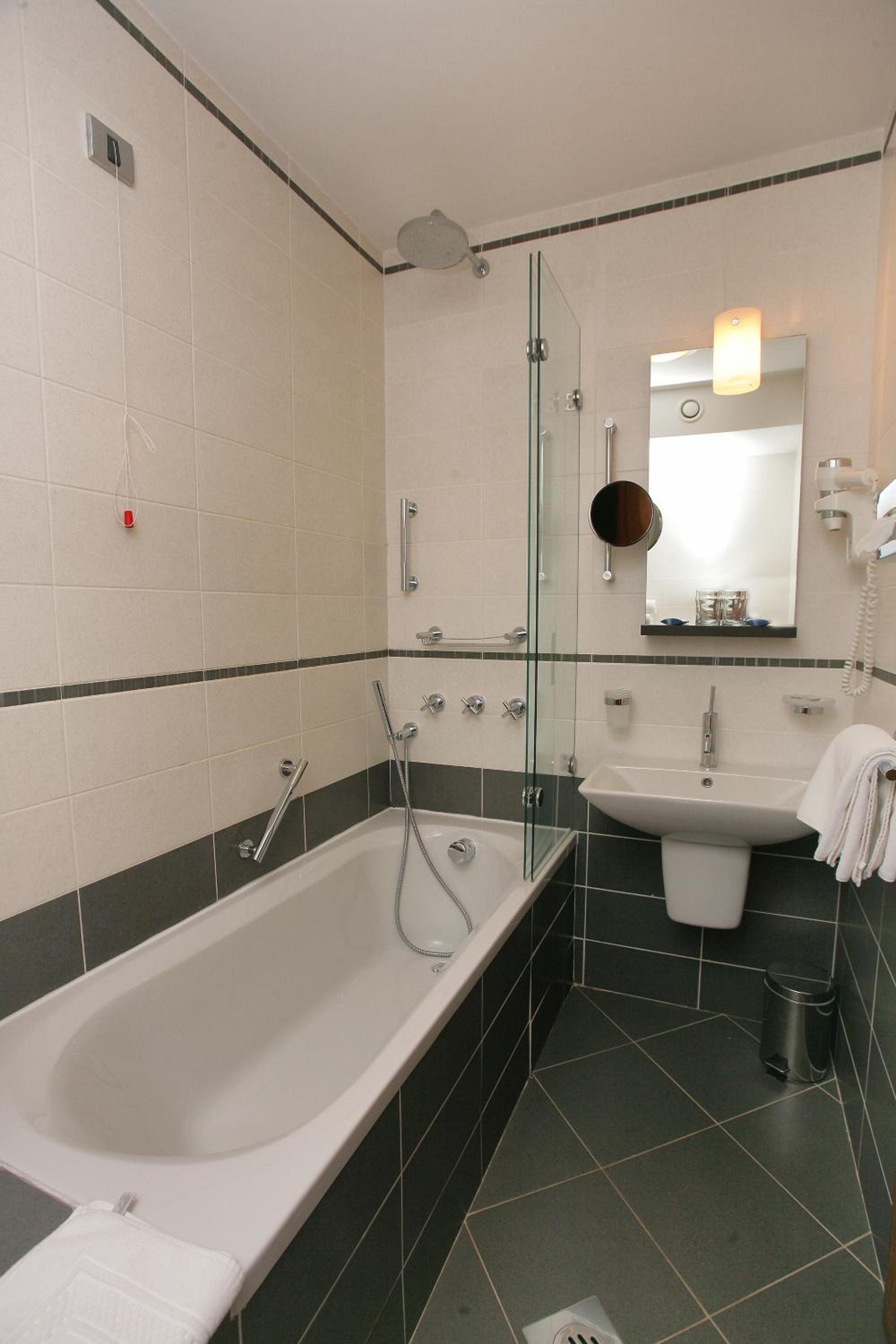 Standard Double Room with Pool View - Photo 2