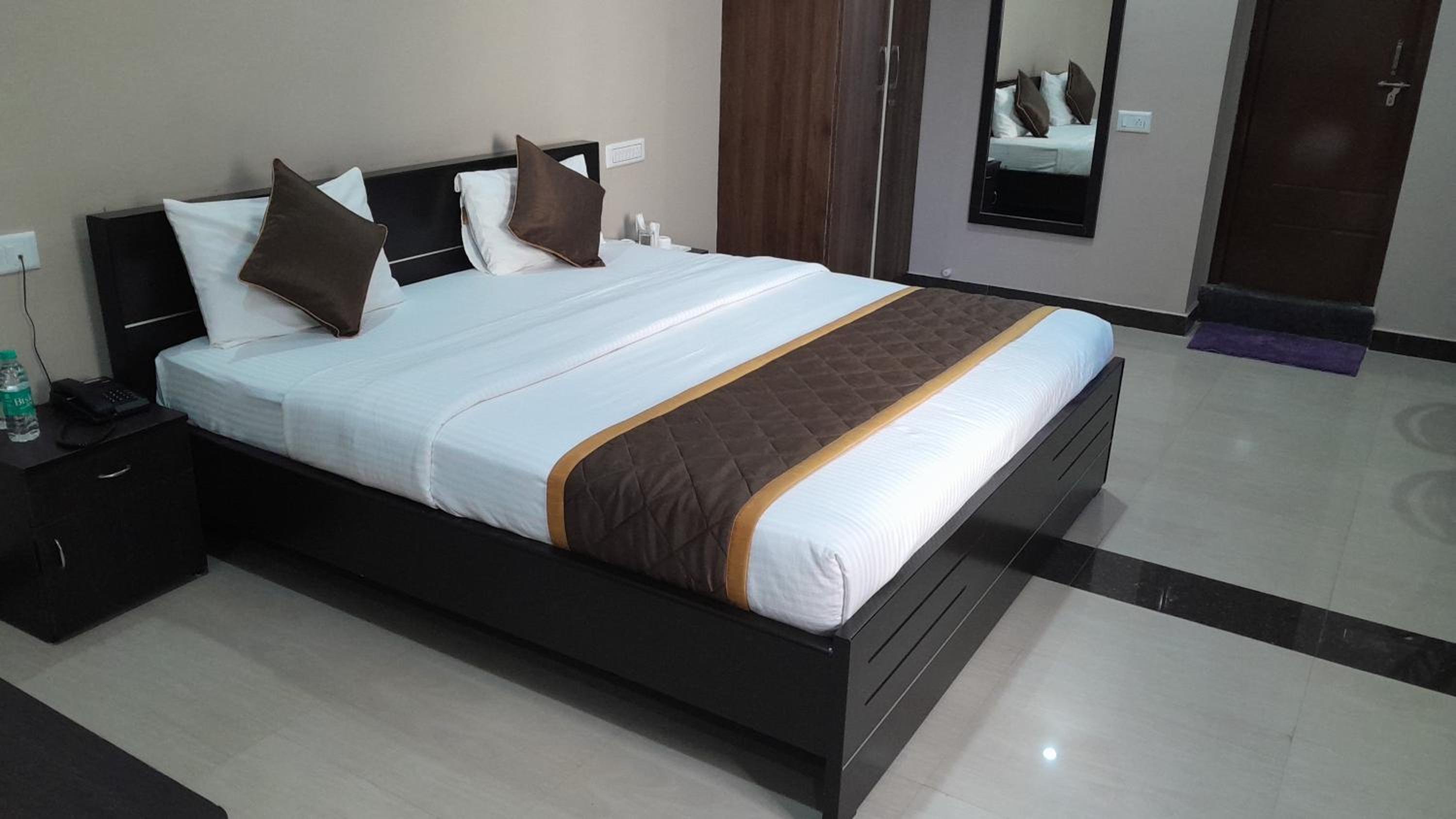 Executive Suite - Photo 1