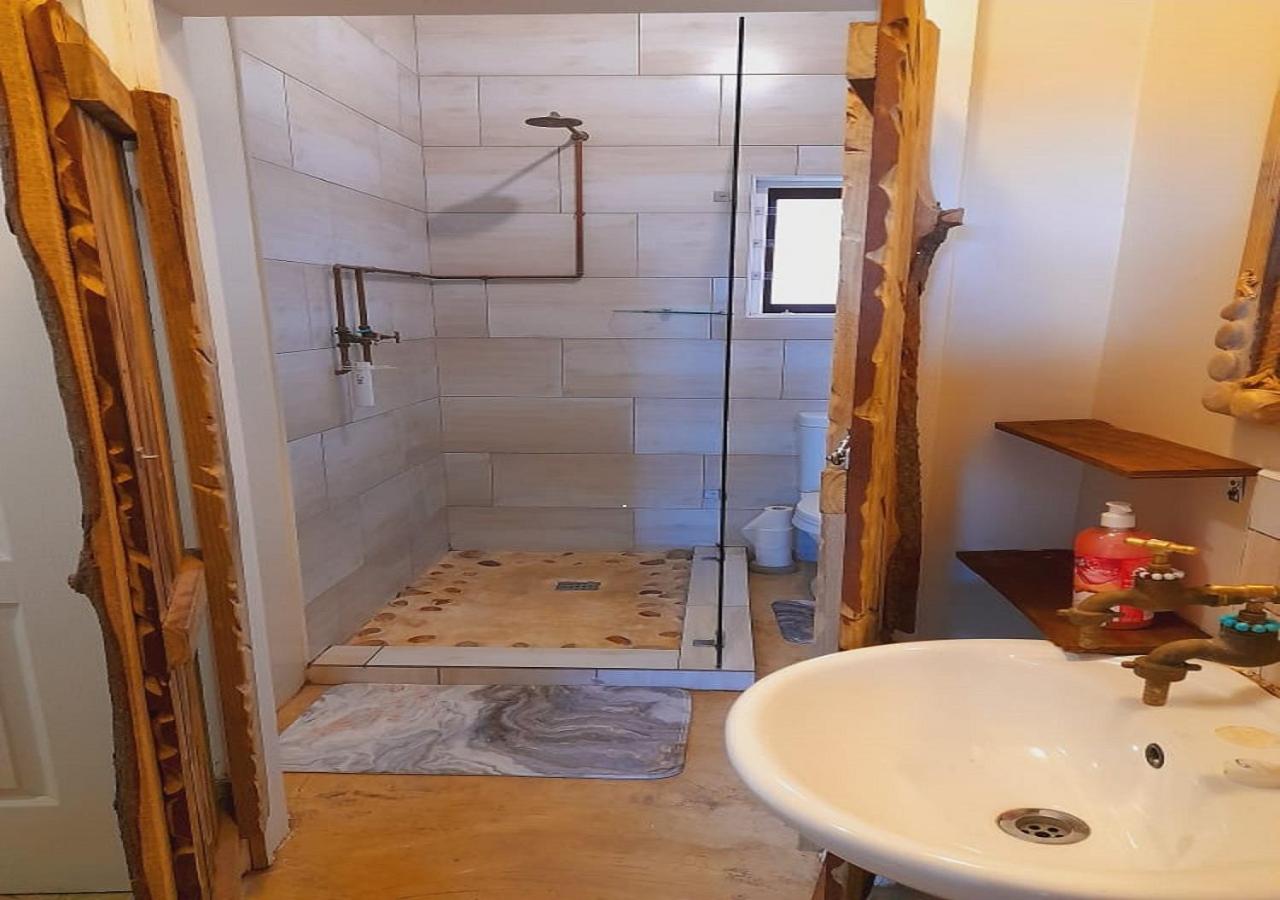 Budget Double Room with Shared Bathroom photo 3