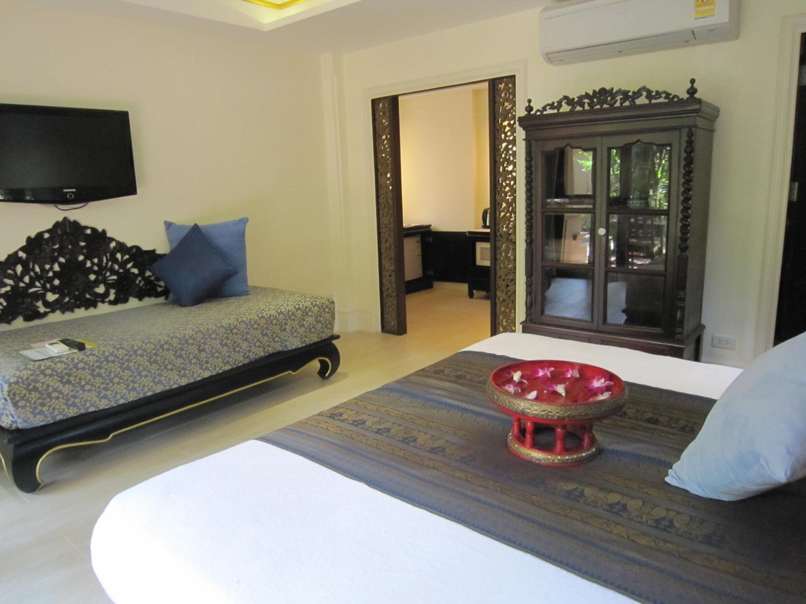 Gold Forest-Downstairs Room with Forest view photo 1