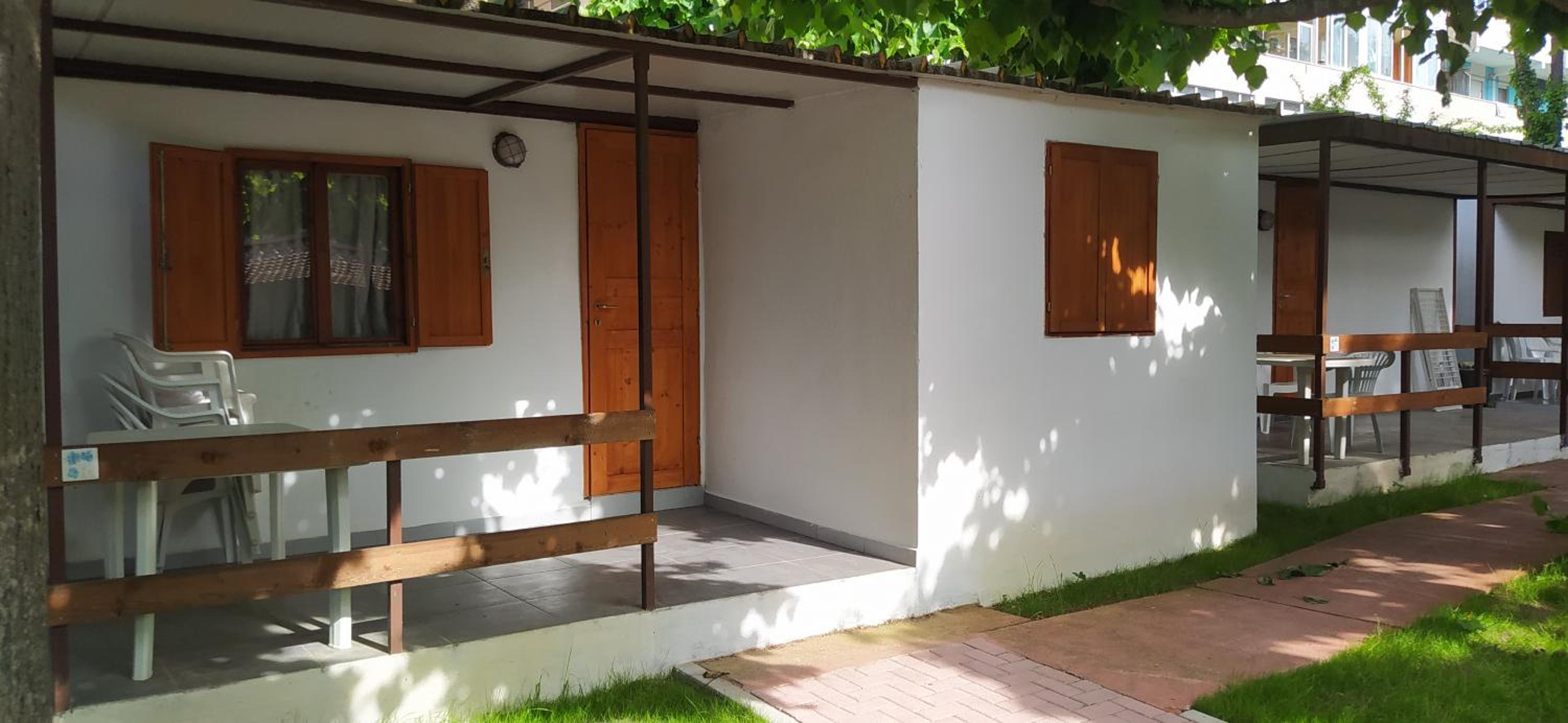 Two-Bedroom Bungalow - Photo 2