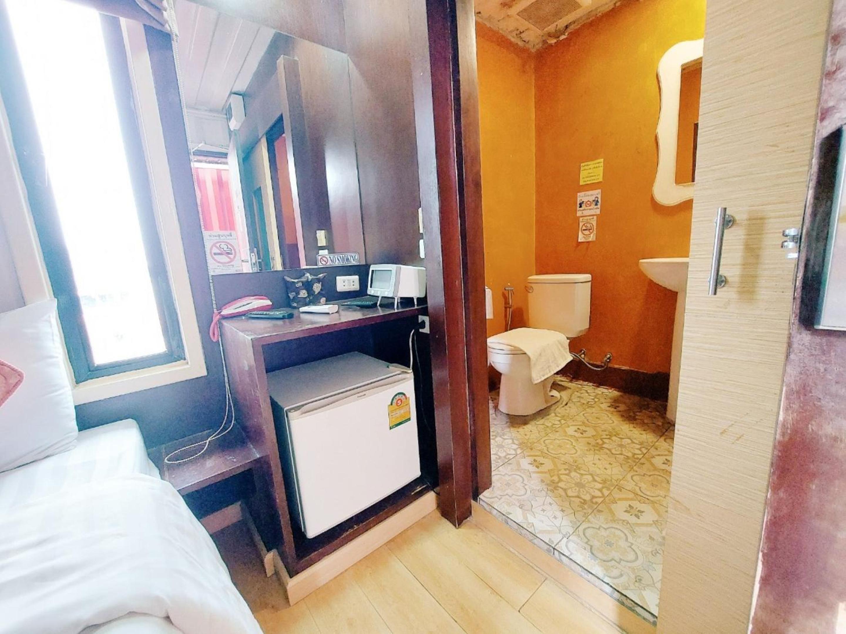 Budget Double Room photo 3