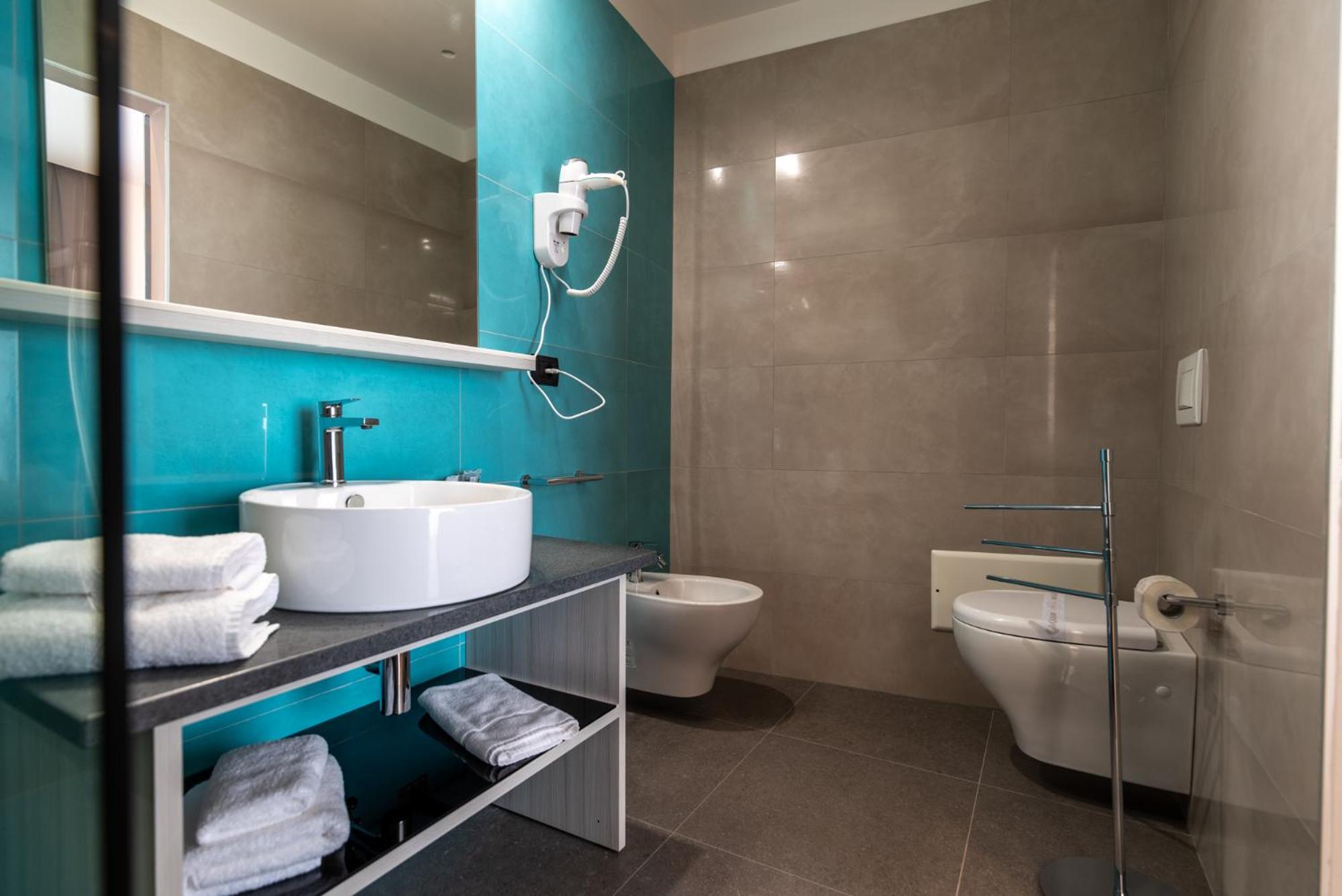 Two-Bedroom Suite - Photo 3