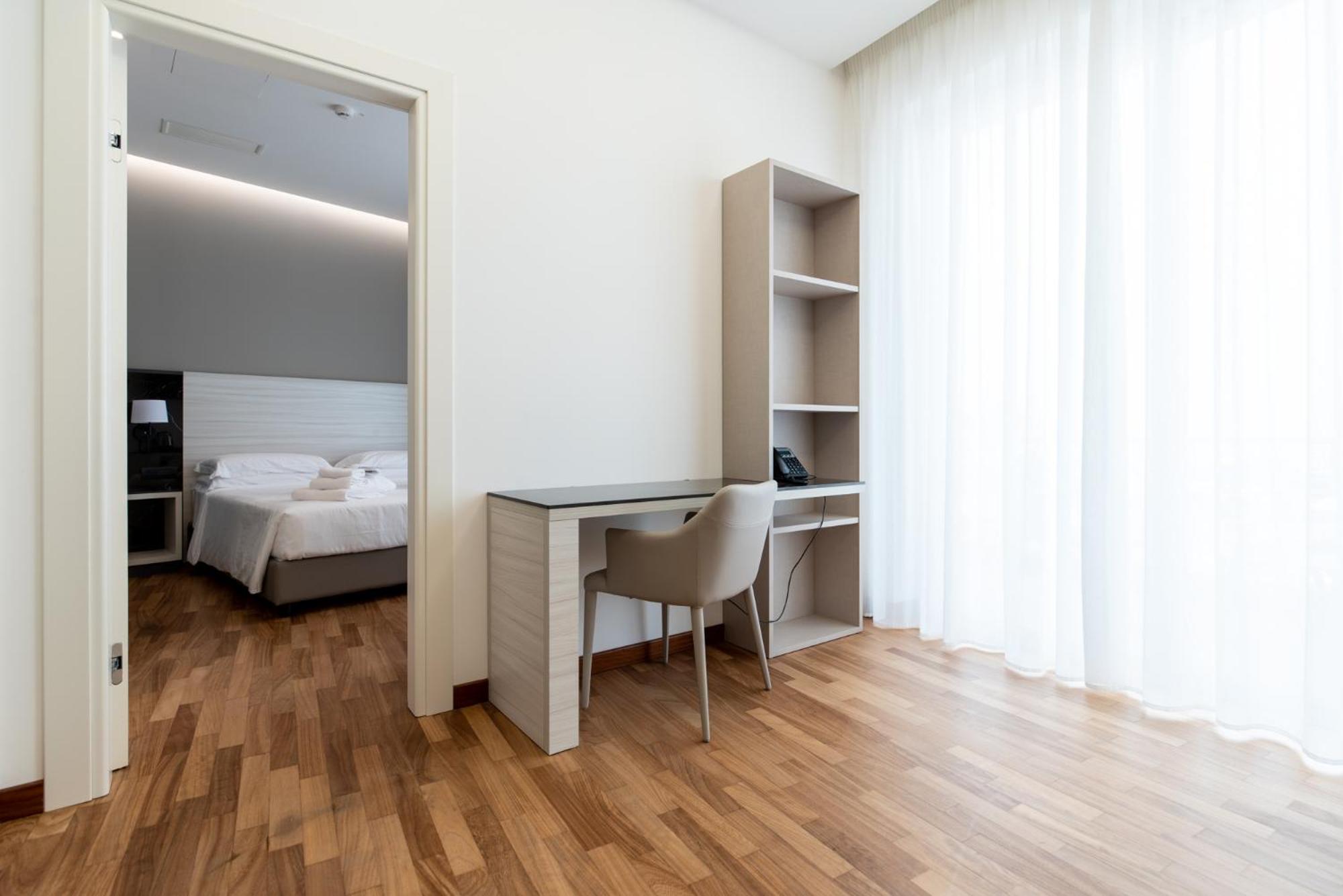 Two-Bedroom Suite - Photo 4
