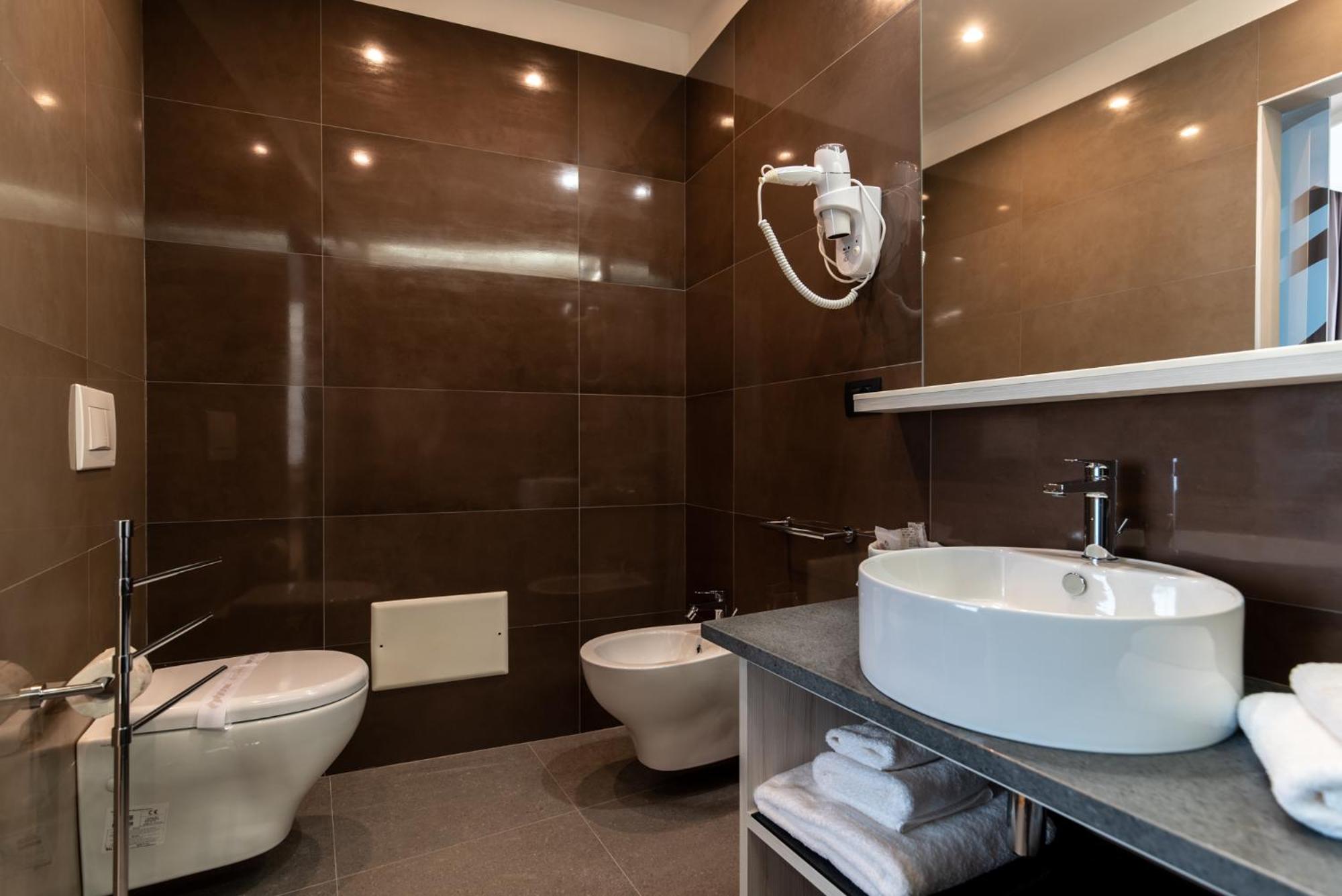 Two-Bedroom Suite - Photo 19