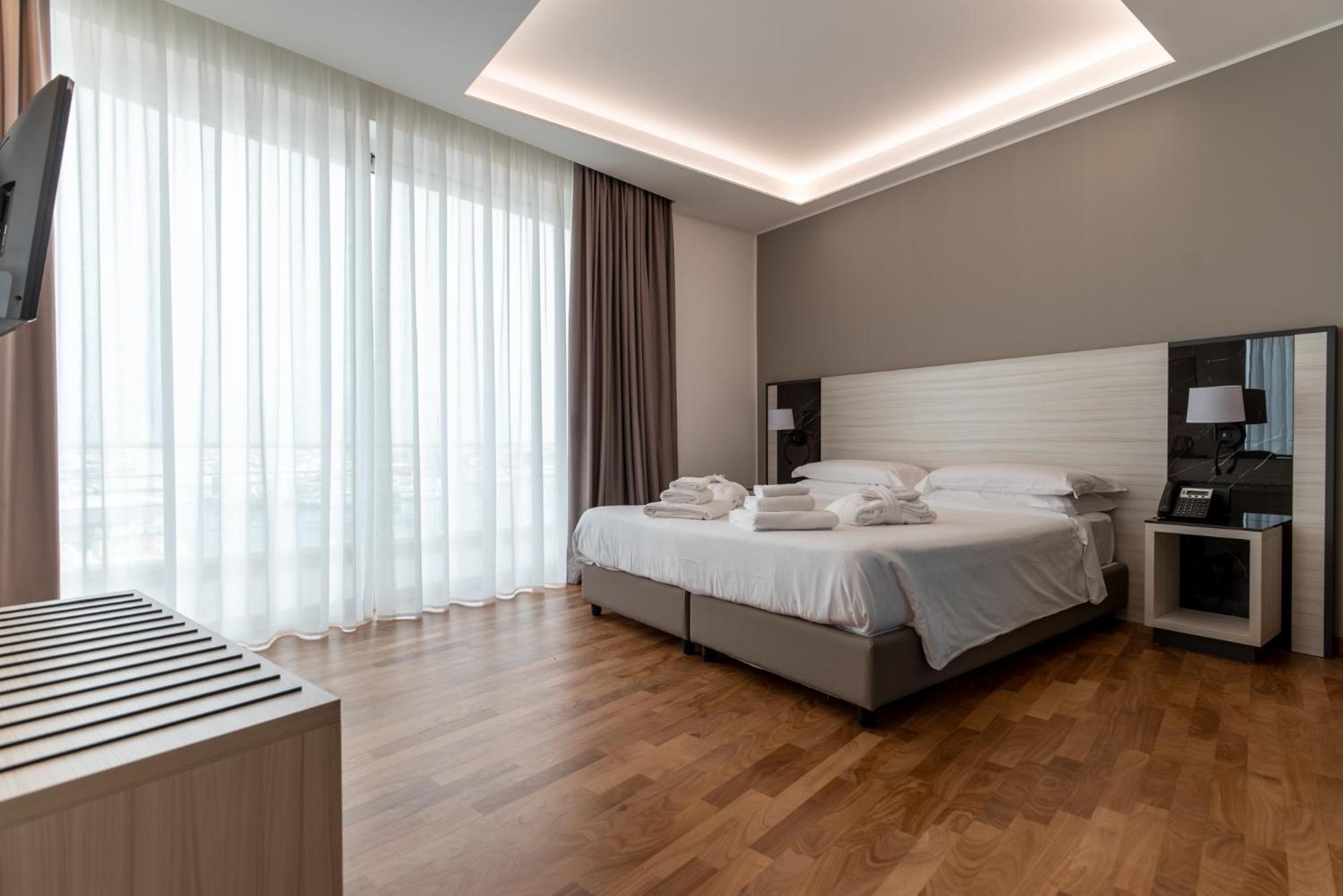 Standard Triple Room with Sea View - Photo 1