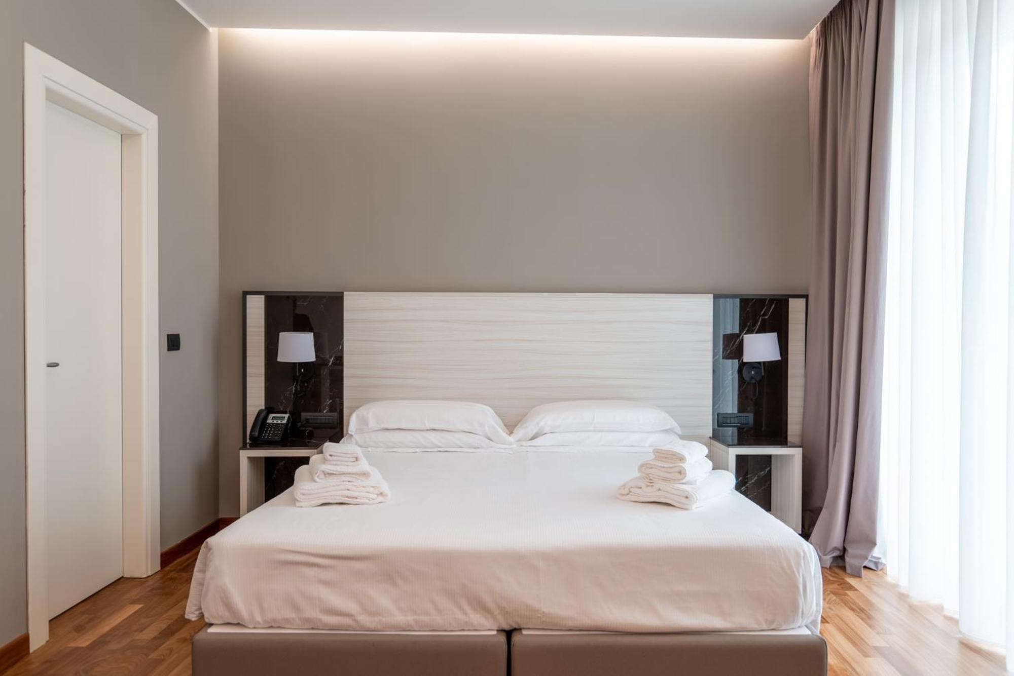 Deluxe Double Room with Sea View - Photo 5