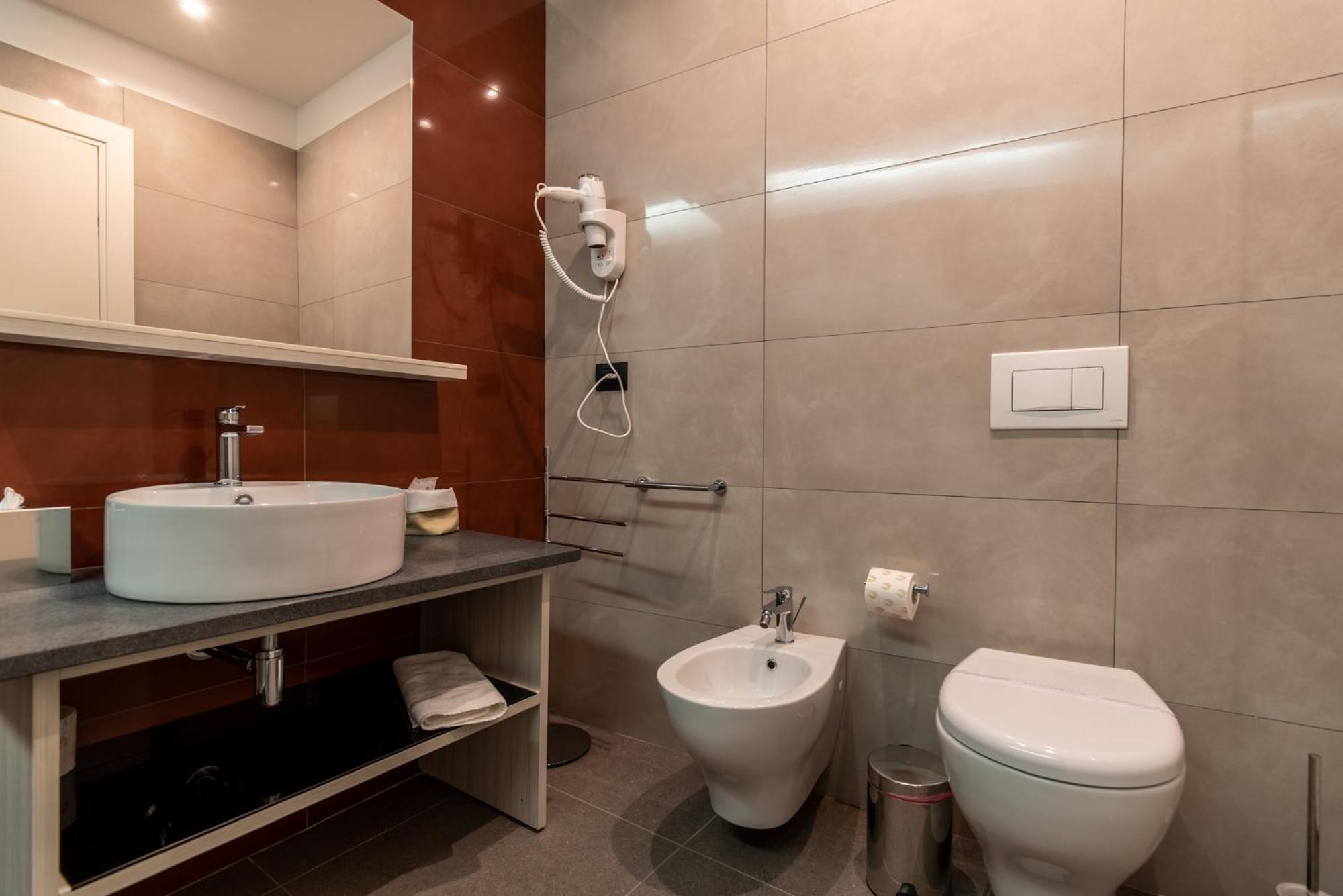Deluxe Double Room with Sea View - Photo 9