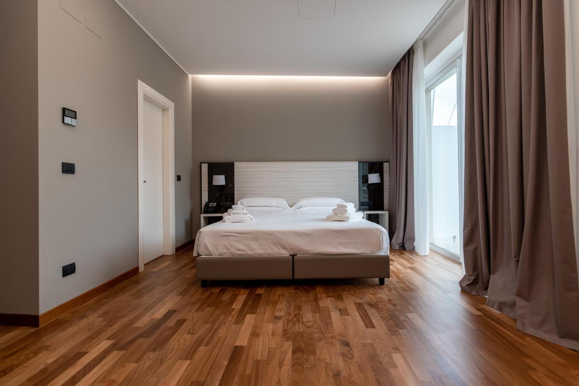 Deluxe Double Room with Sea View - Photo 7