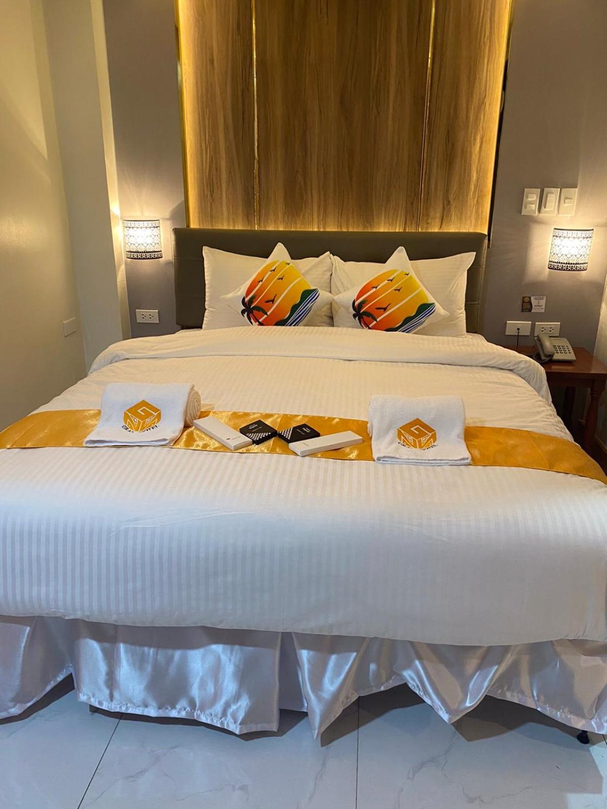 Queen Room with Balcony photo 2