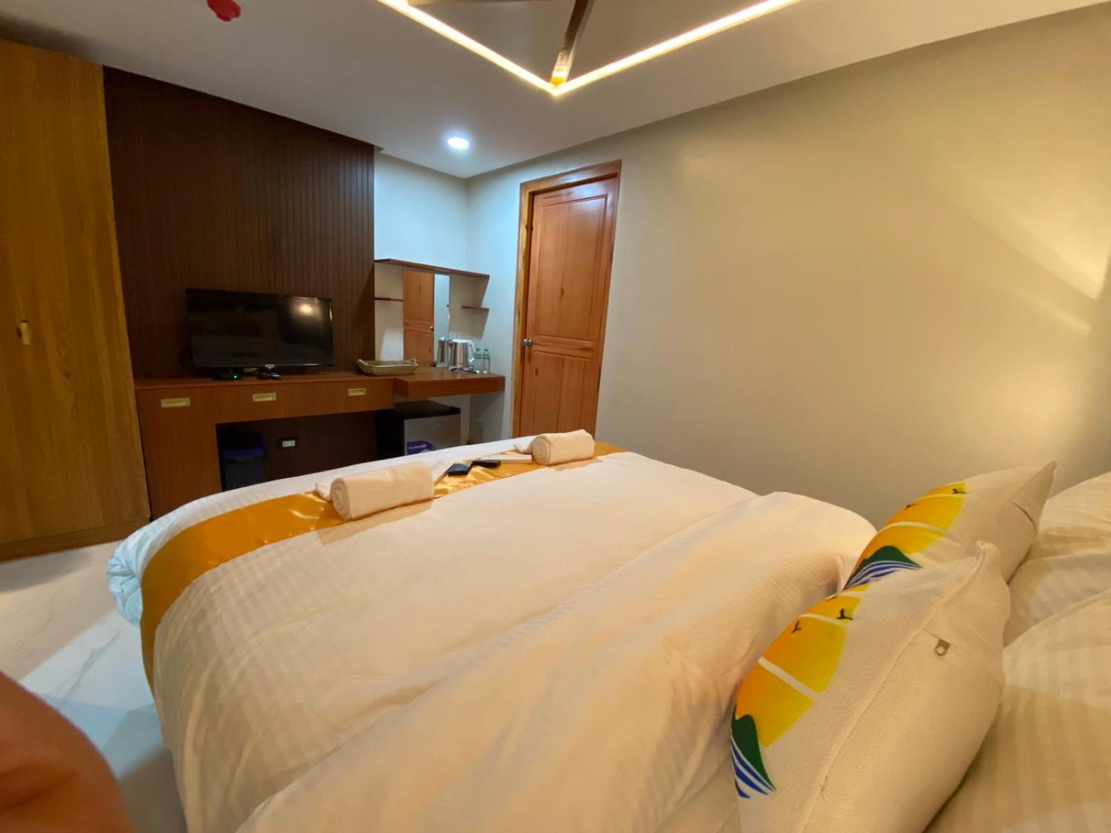 Queen Room with Balcony photo 3