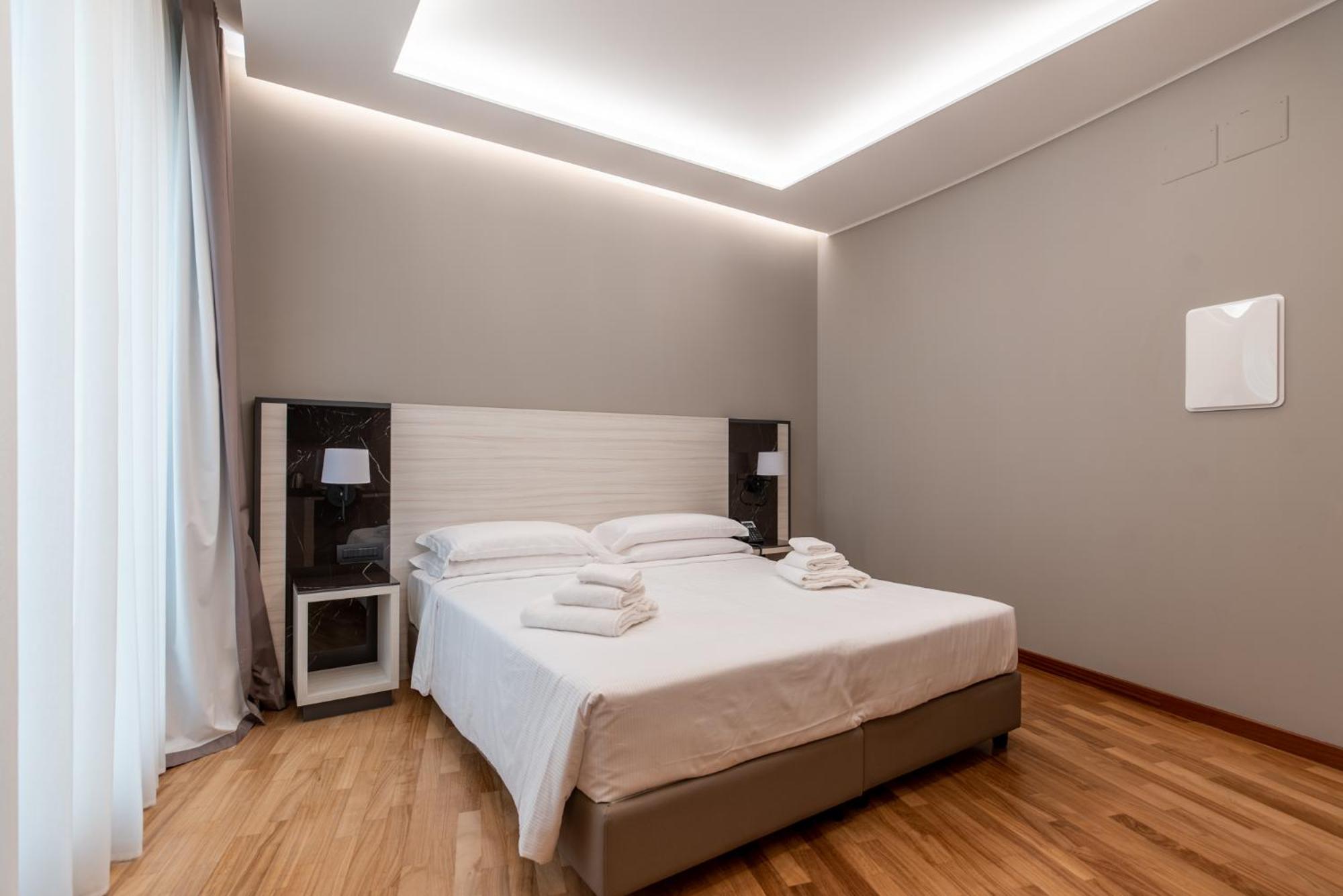 Double Room with Garden View - Photo 9