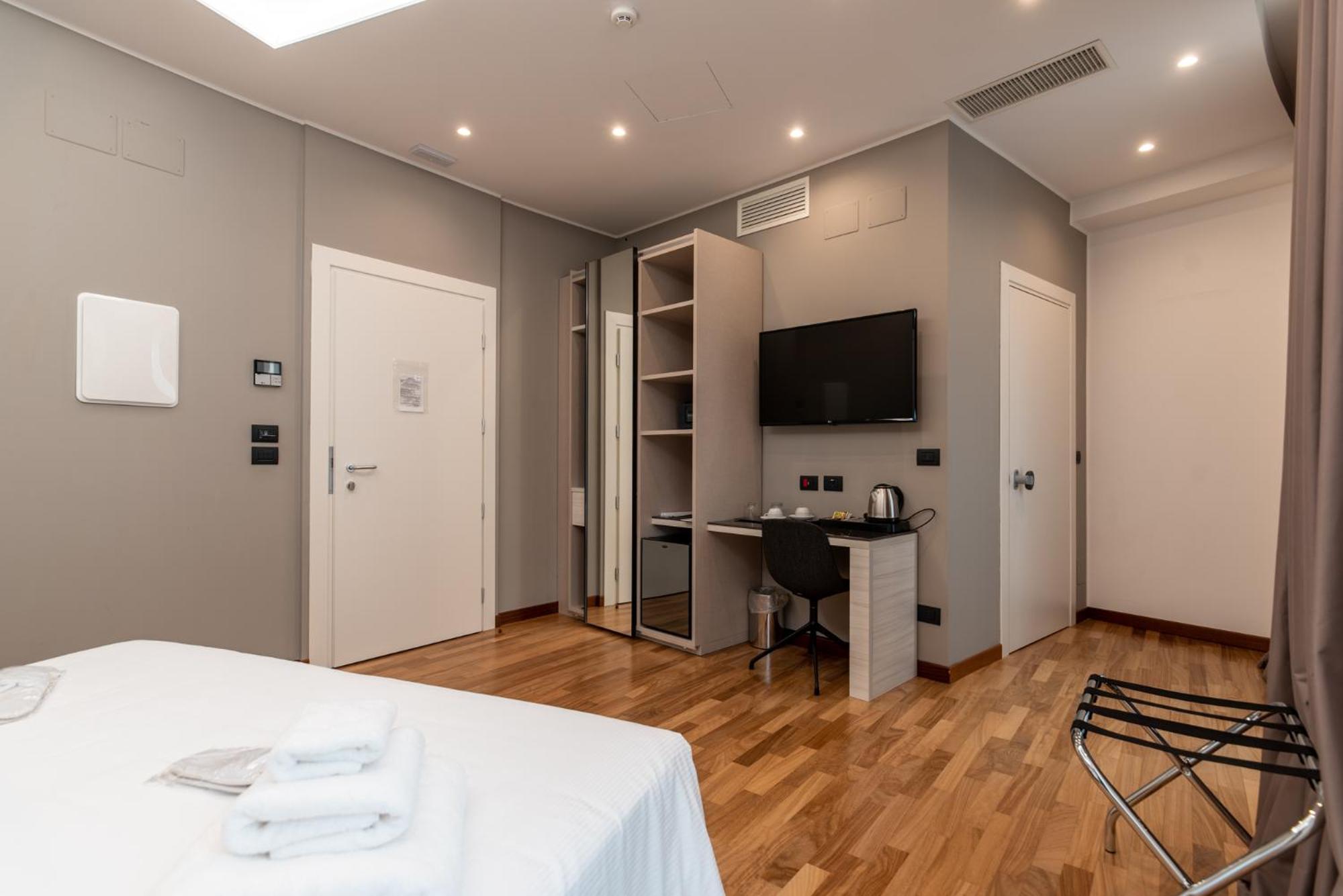 Double Room with Garden View - Photo 8