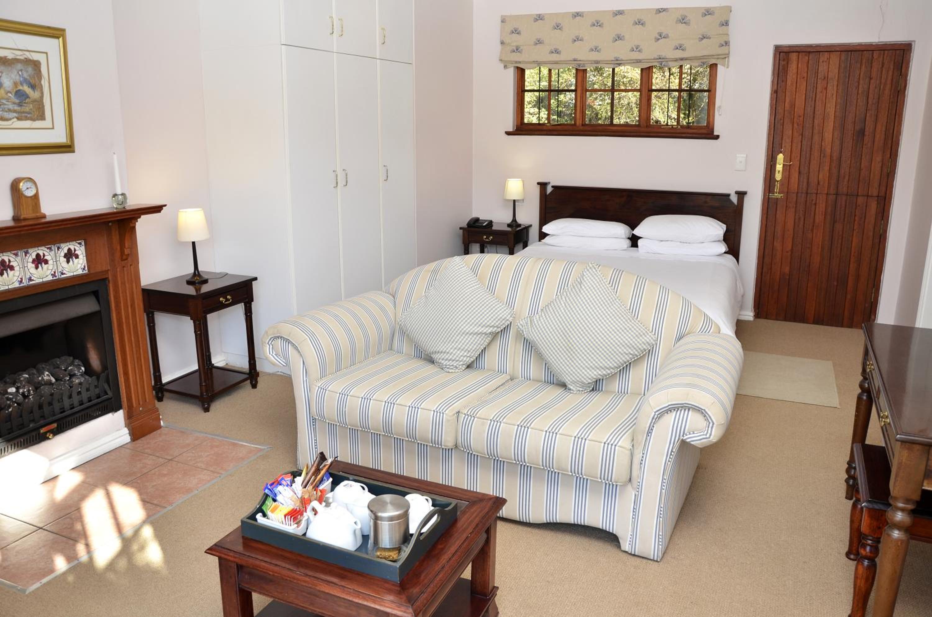 Double or Twin Room with Mountain View photo 2
