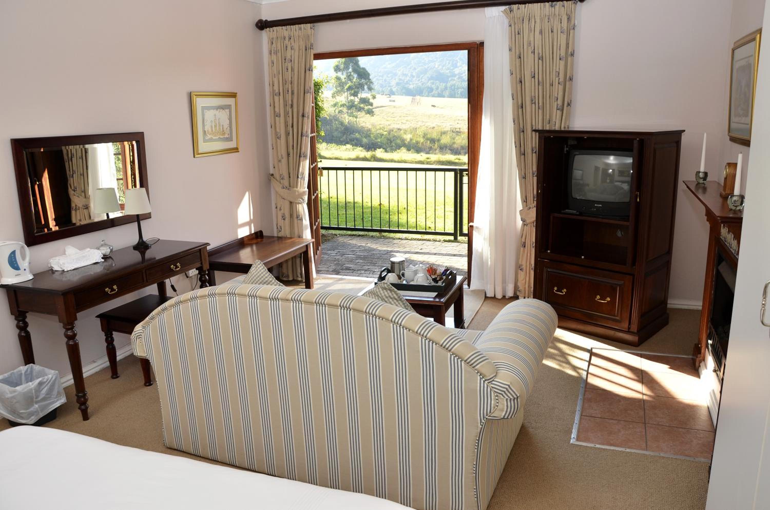 Double or Twin Room with Mountain View photo 3