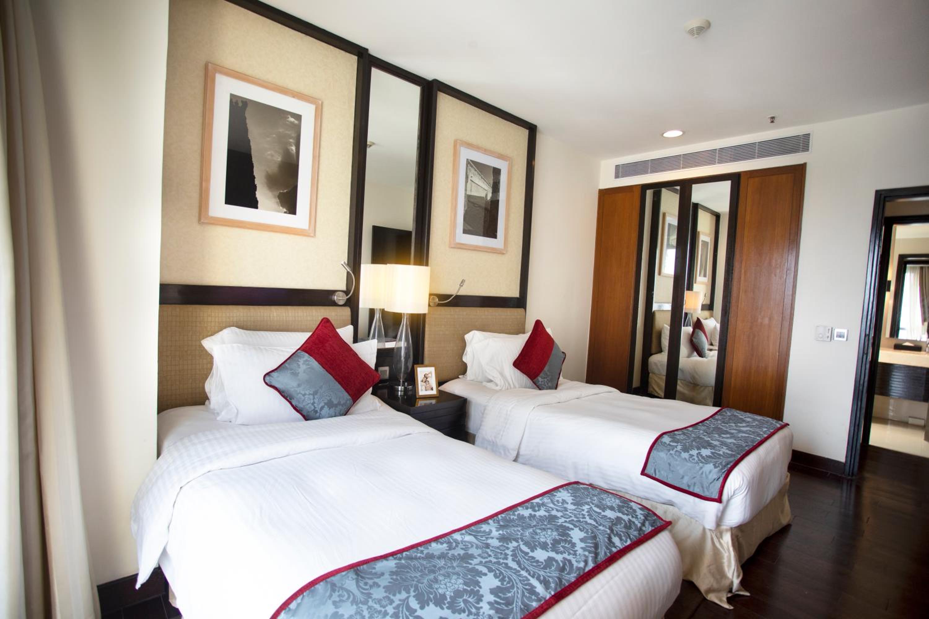 Executive Two-Bedroom Apartment (2 pints of beer served complimentary) - Photo 8