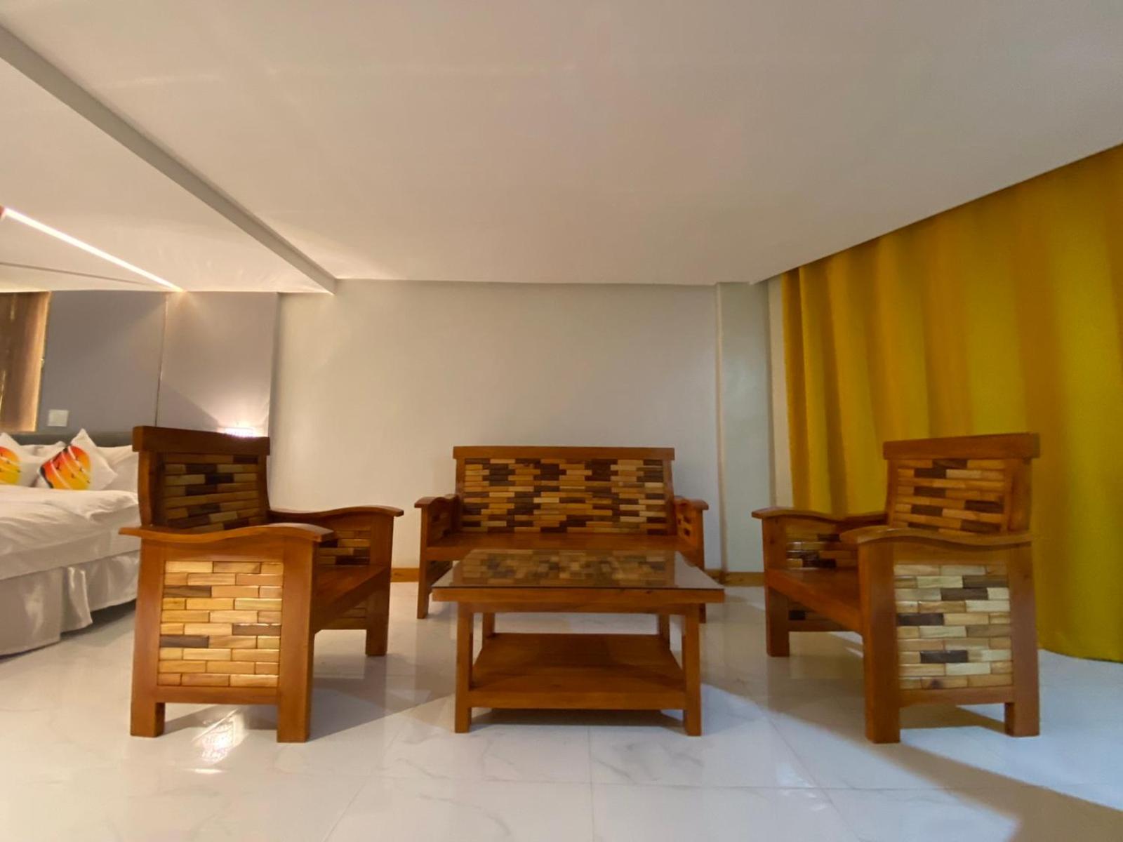 Superior Family Room - Photo 4