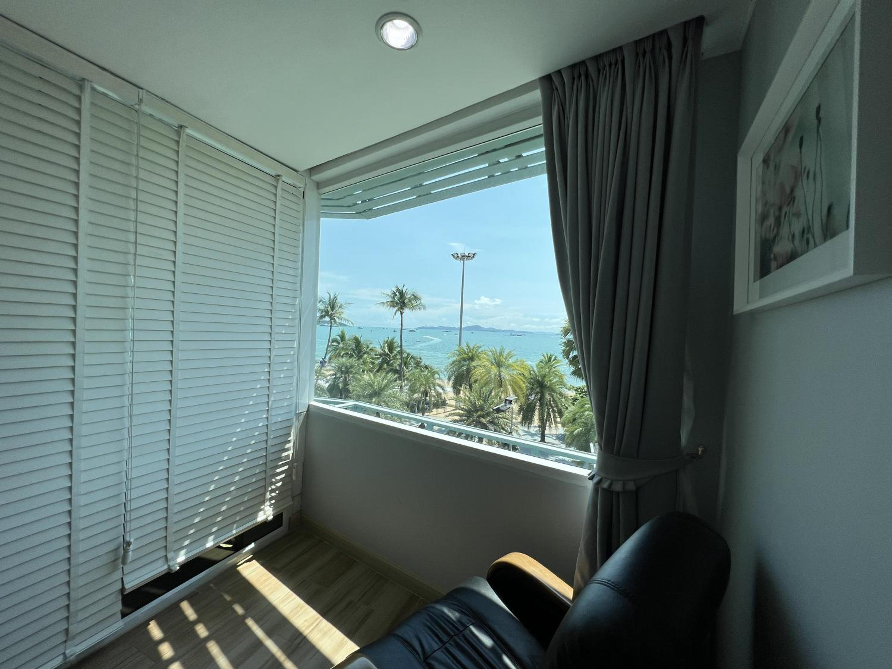 Family Suite with Sea View thumbnail 6