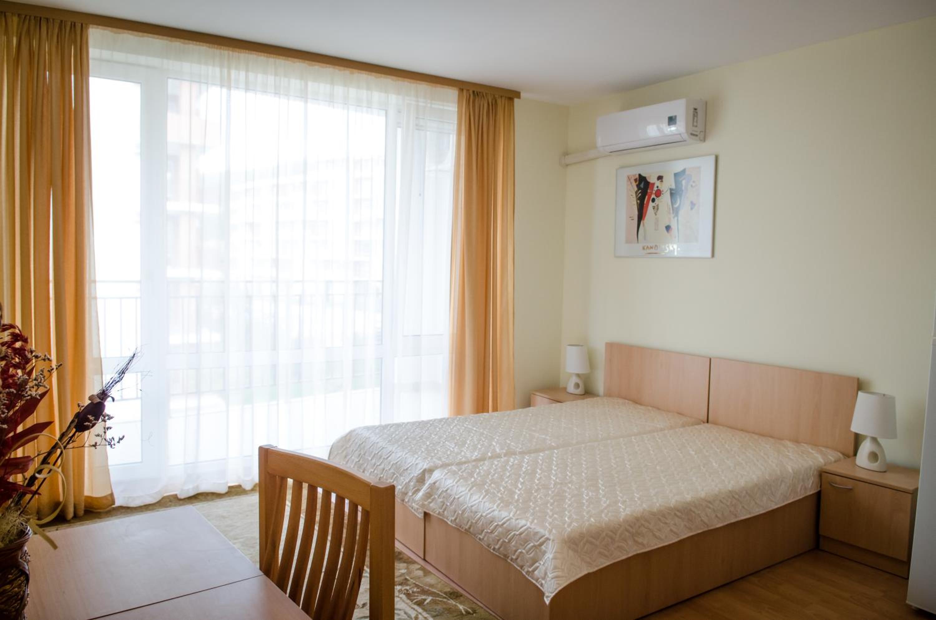 One-Bedroom Apartment with Balcony (4 Adults)