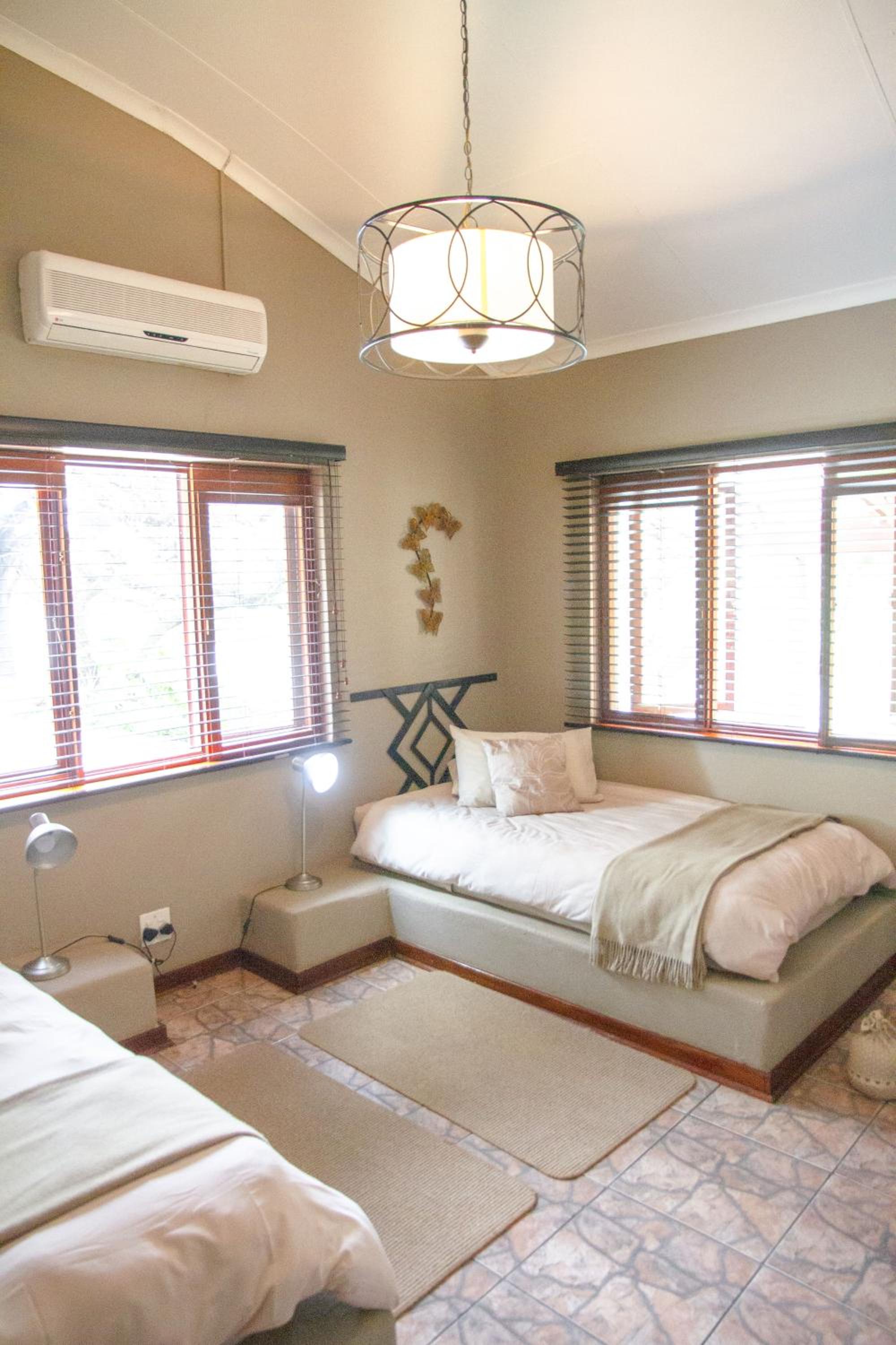Twin Room - Photo 3