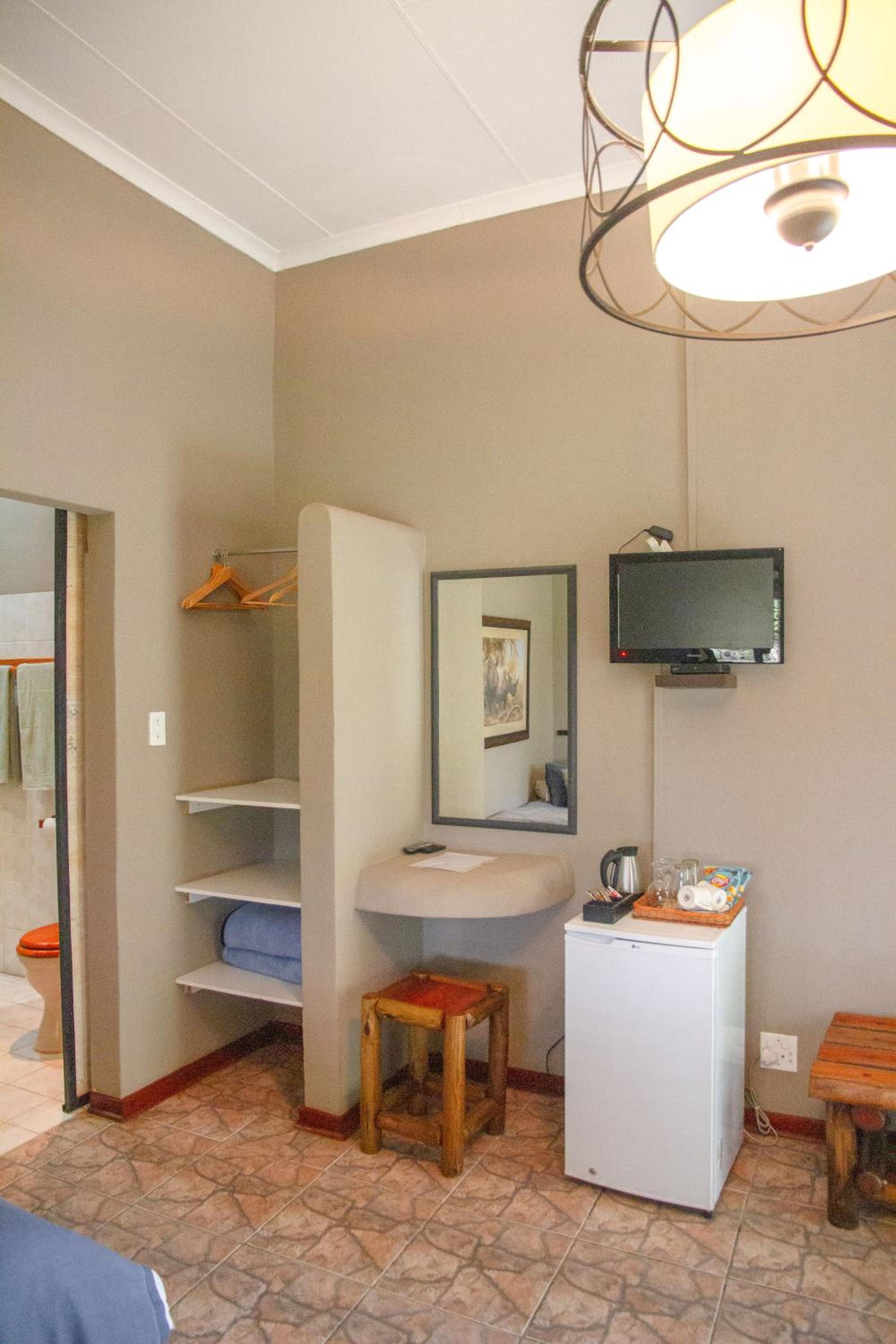 Twin Room - Photo 5
