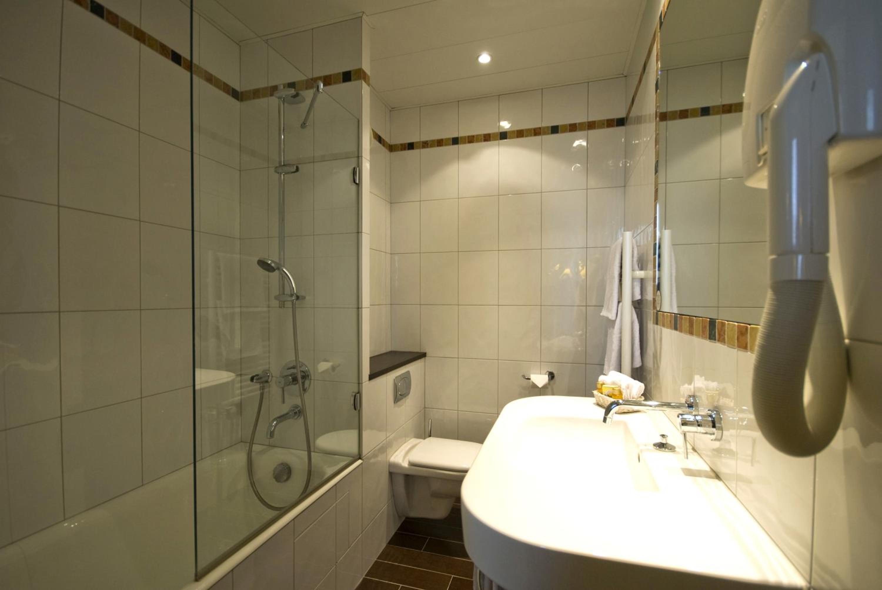 Classic Double Room thumbnail 6