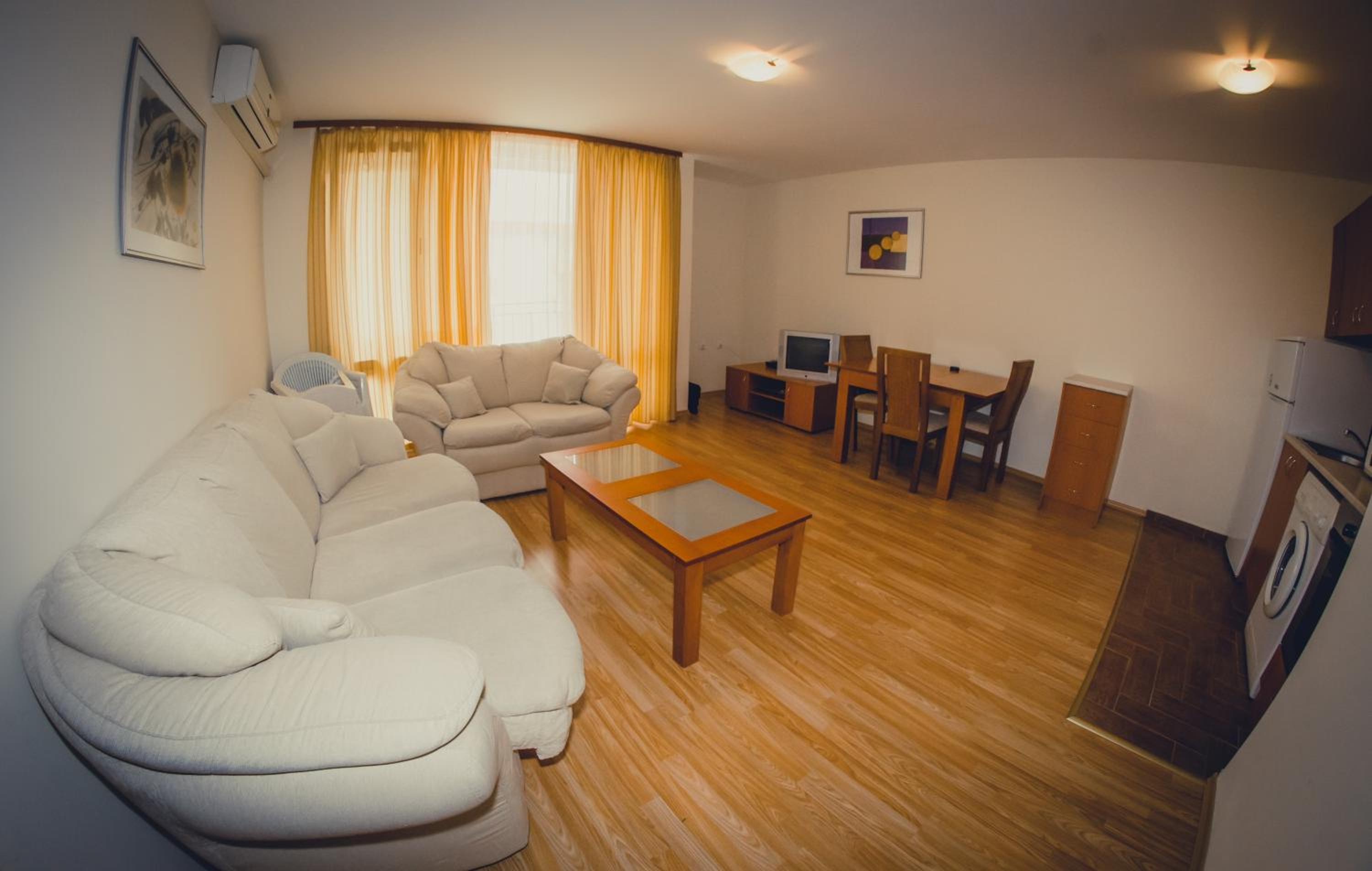 One-Bedroom Apartment with Balcony ( 2 Adults + 2 Children)