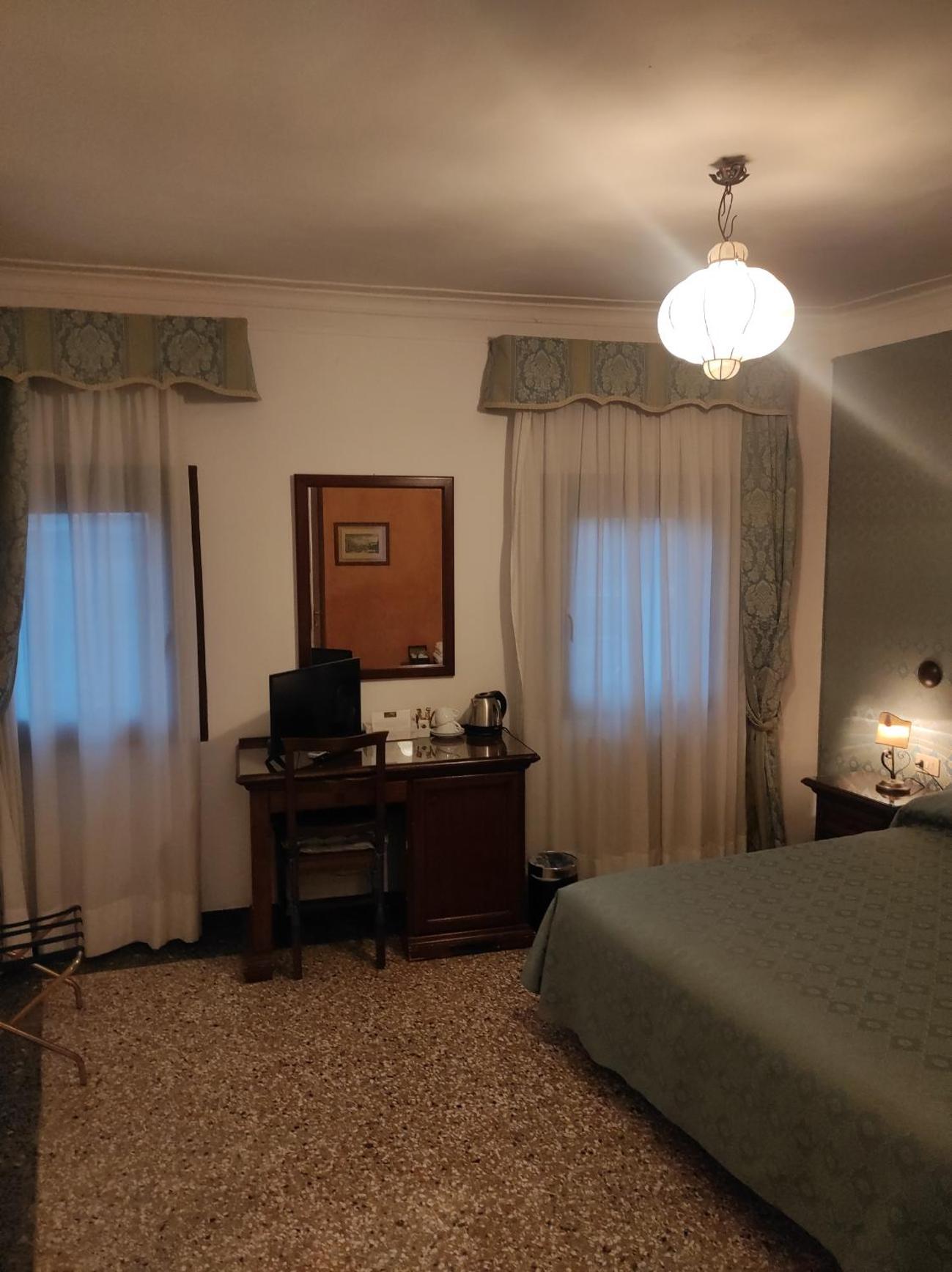 Standard Double Room with Shared Bathroom photo 1