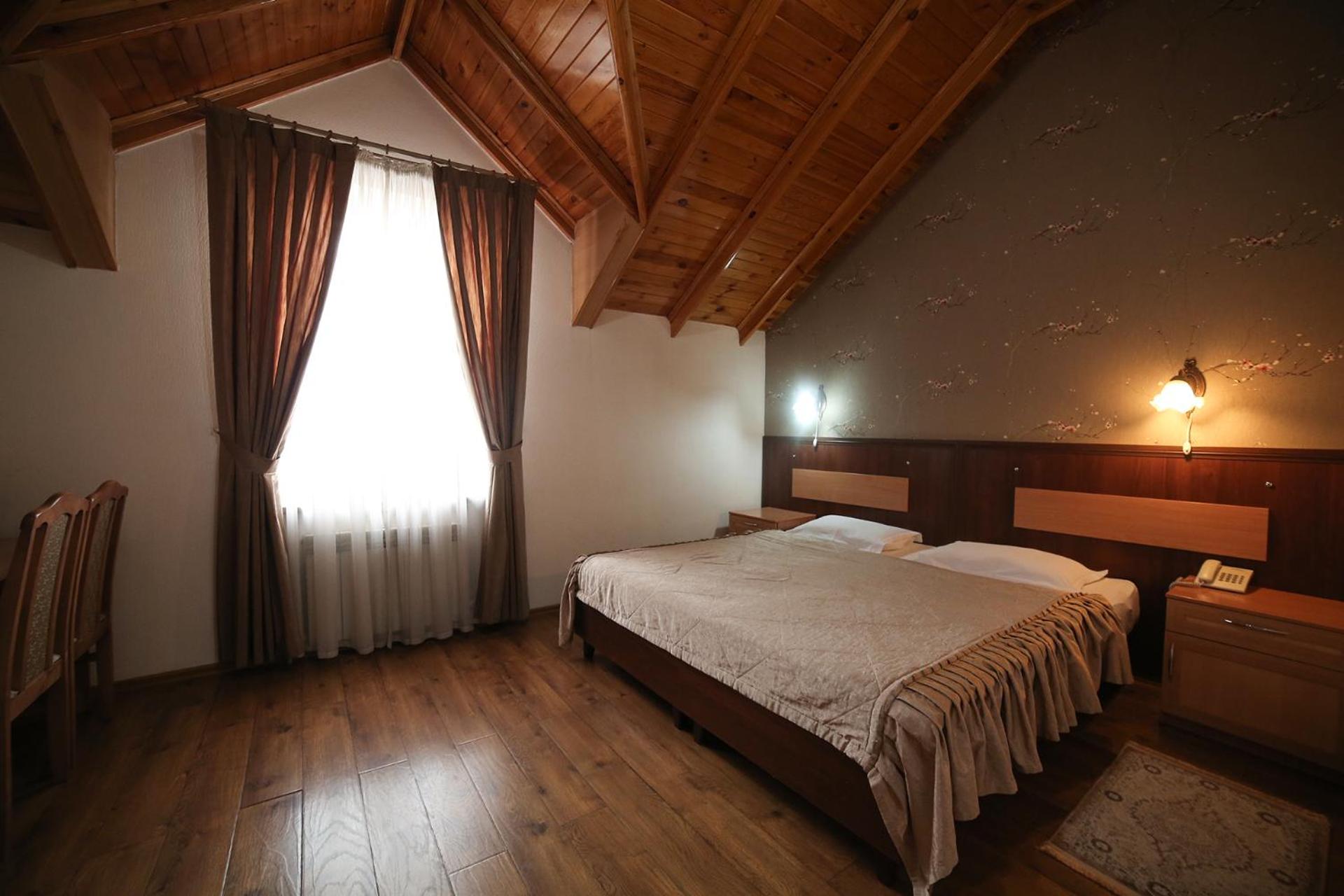Standard Double or Twin Room - Photo 18