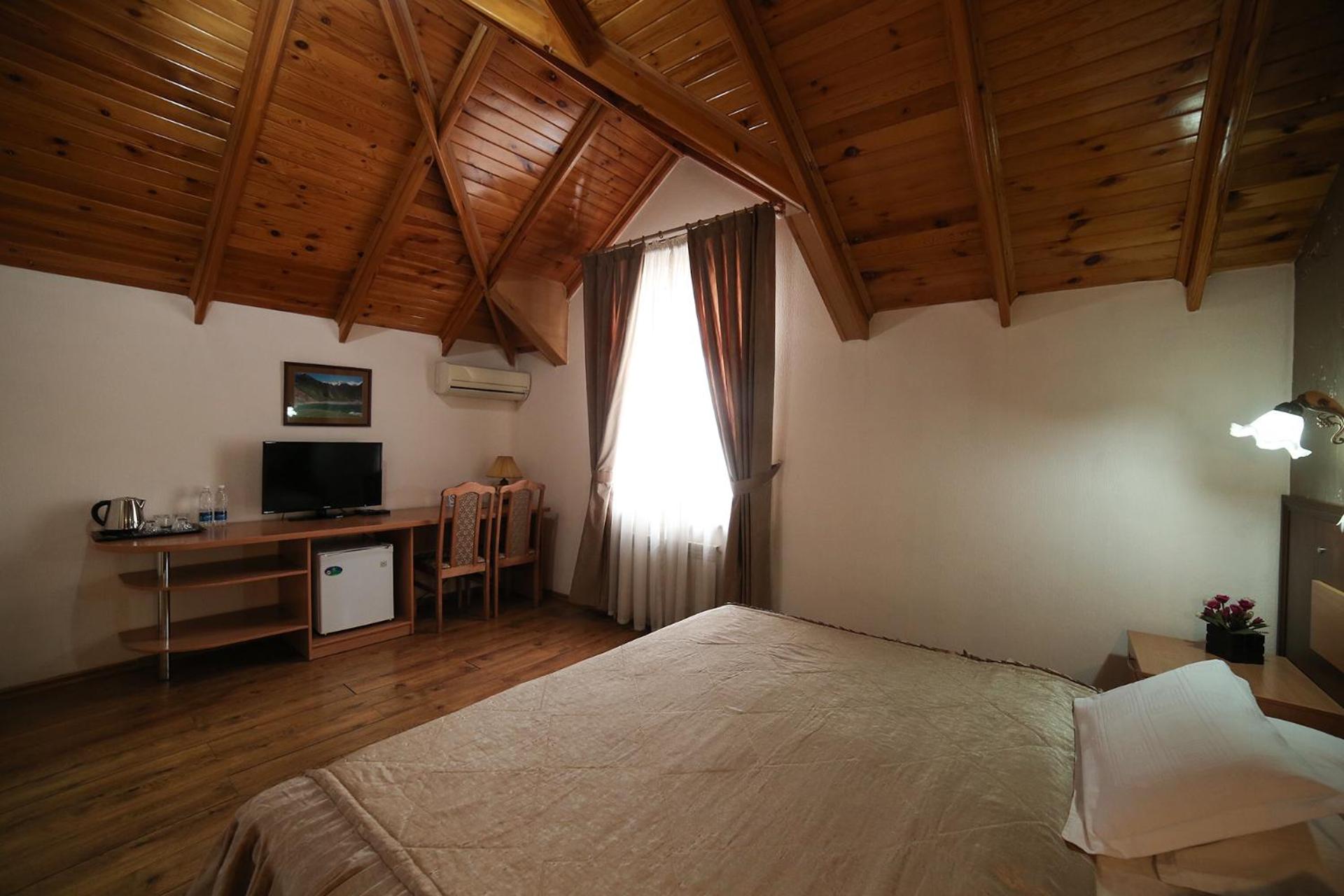 Standard Double or Twin Room - Photo 16