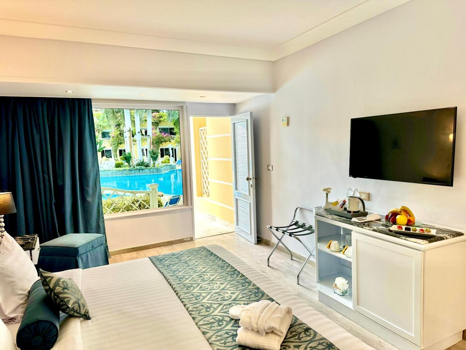 Deluxe Room Ground Floor-Pool Front For Egyptians & Residents Only photo 1