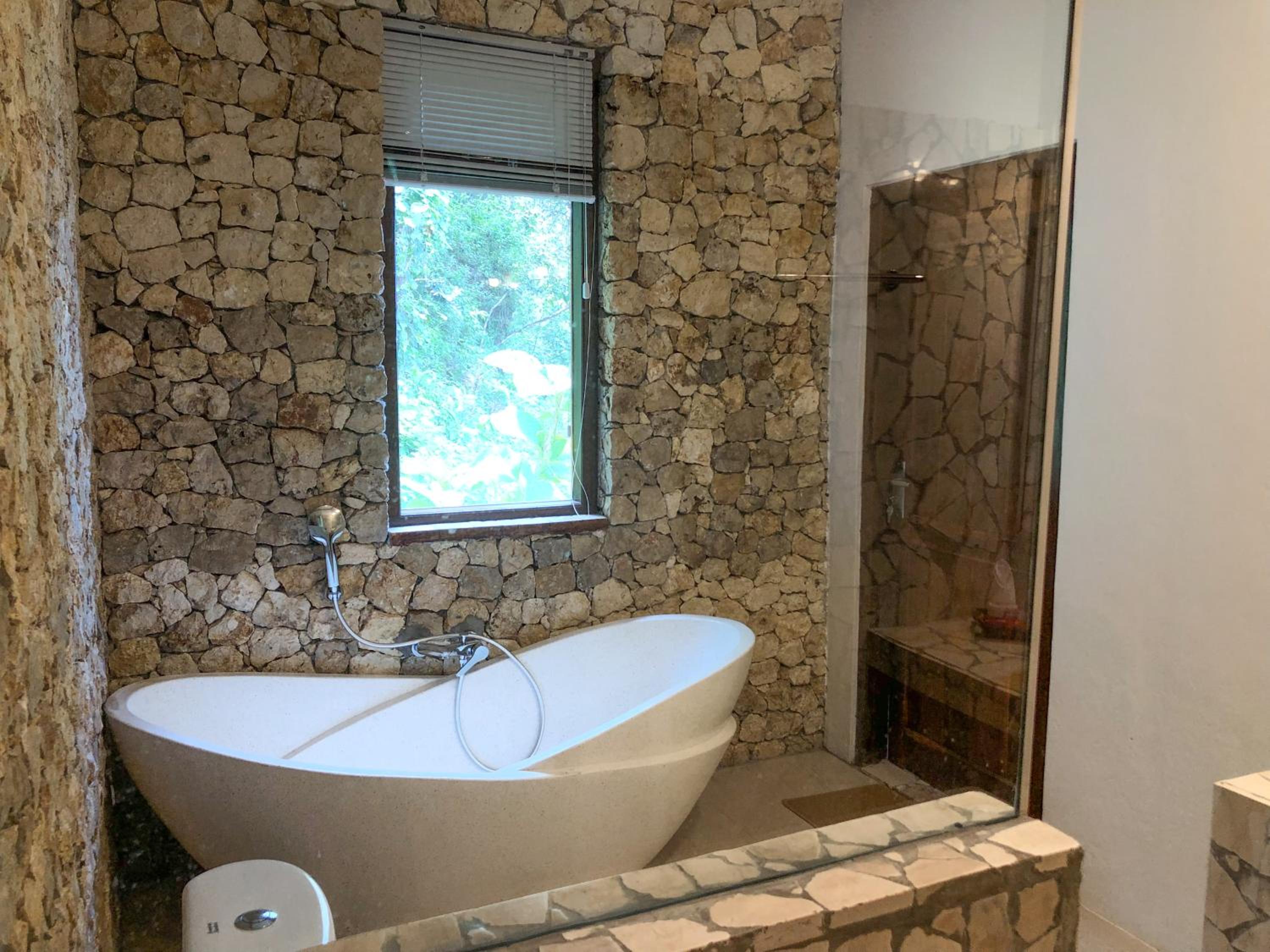 Deluxe Twin Room with Sea View - Photo 14