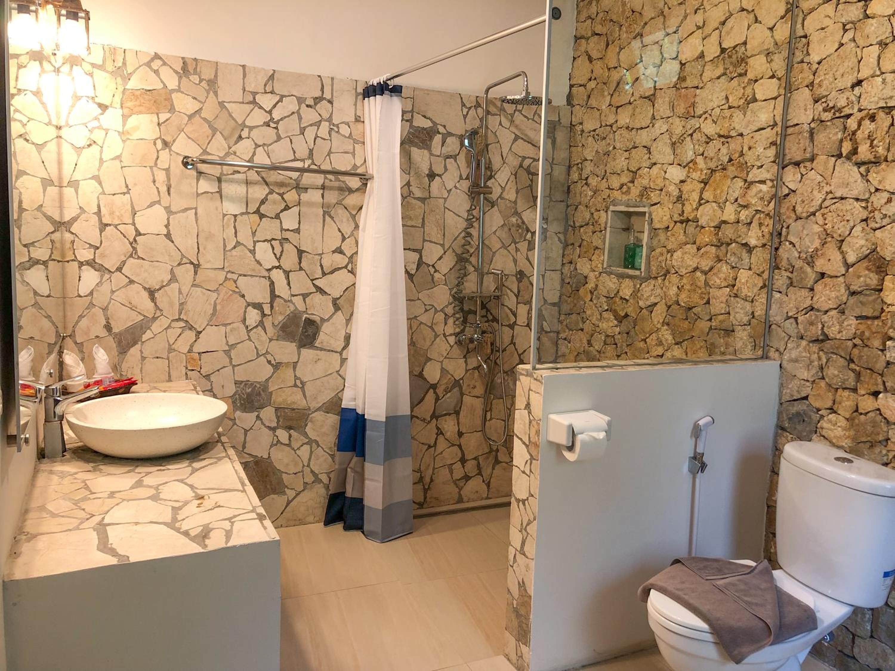 Deluxe Twin Room with Sea View - Photo 4