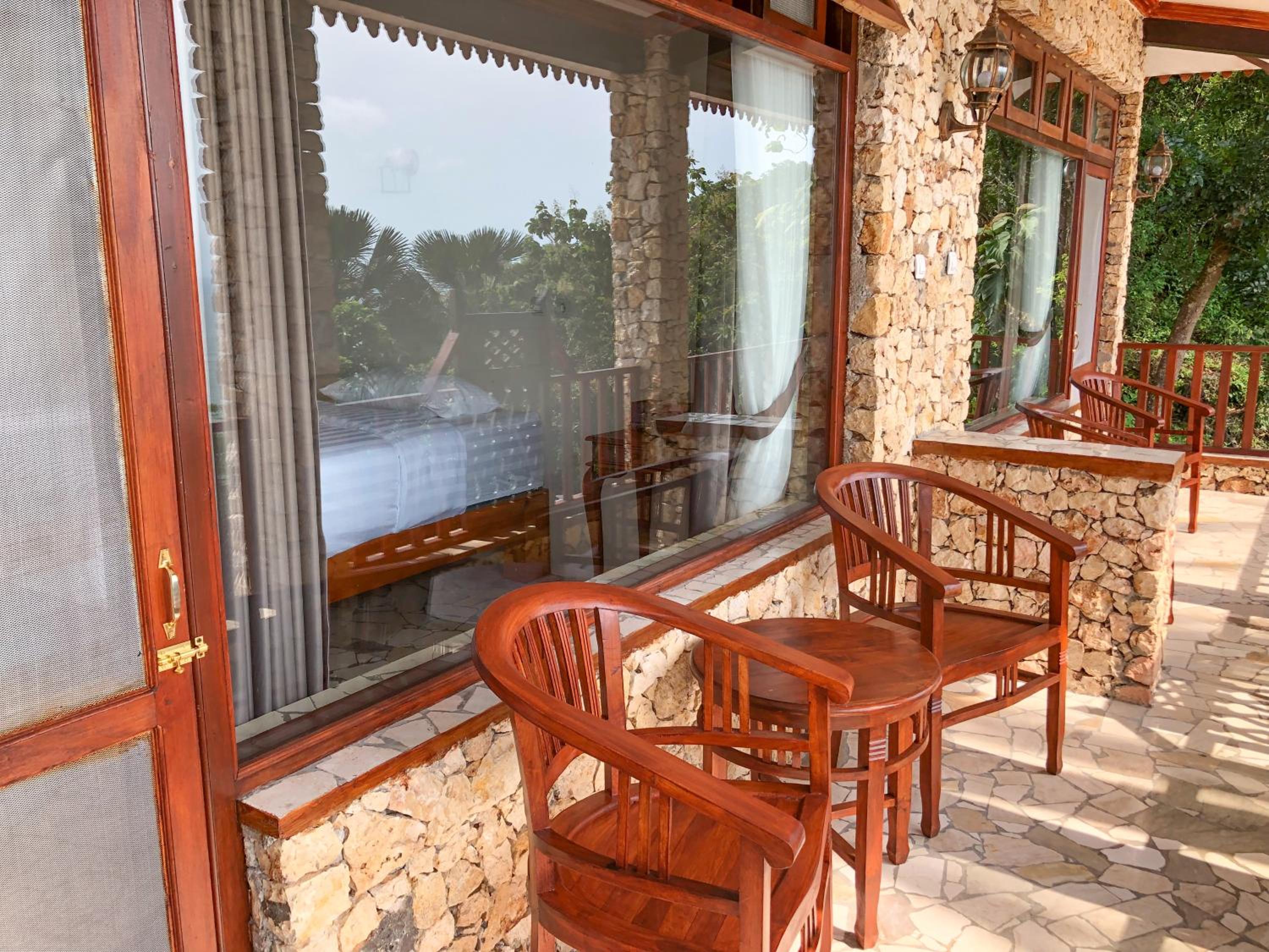 Deluxe Twin Room with Sea View - Photo 8