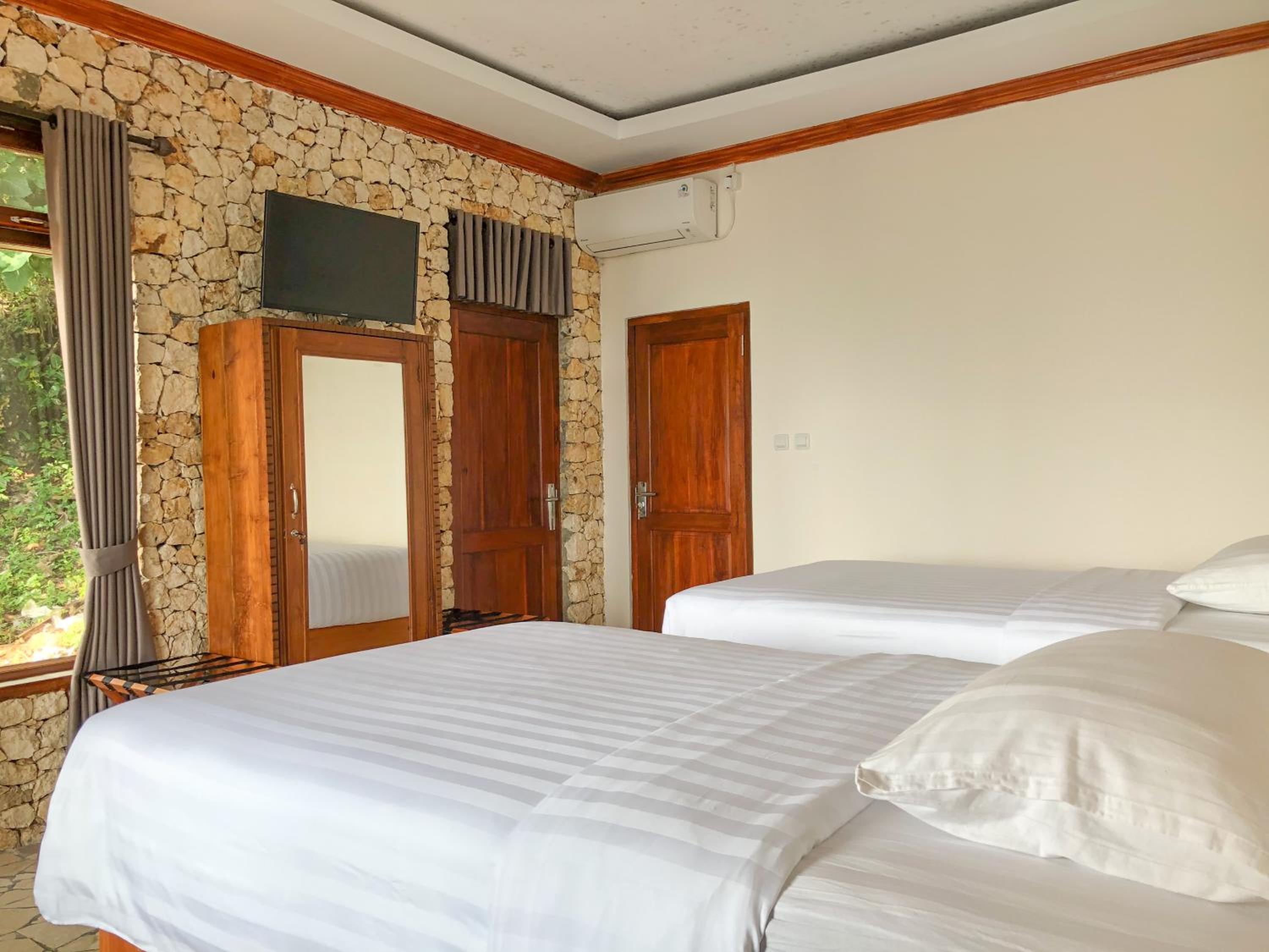 Deluxe Twin Room with Sea View - Photo 17