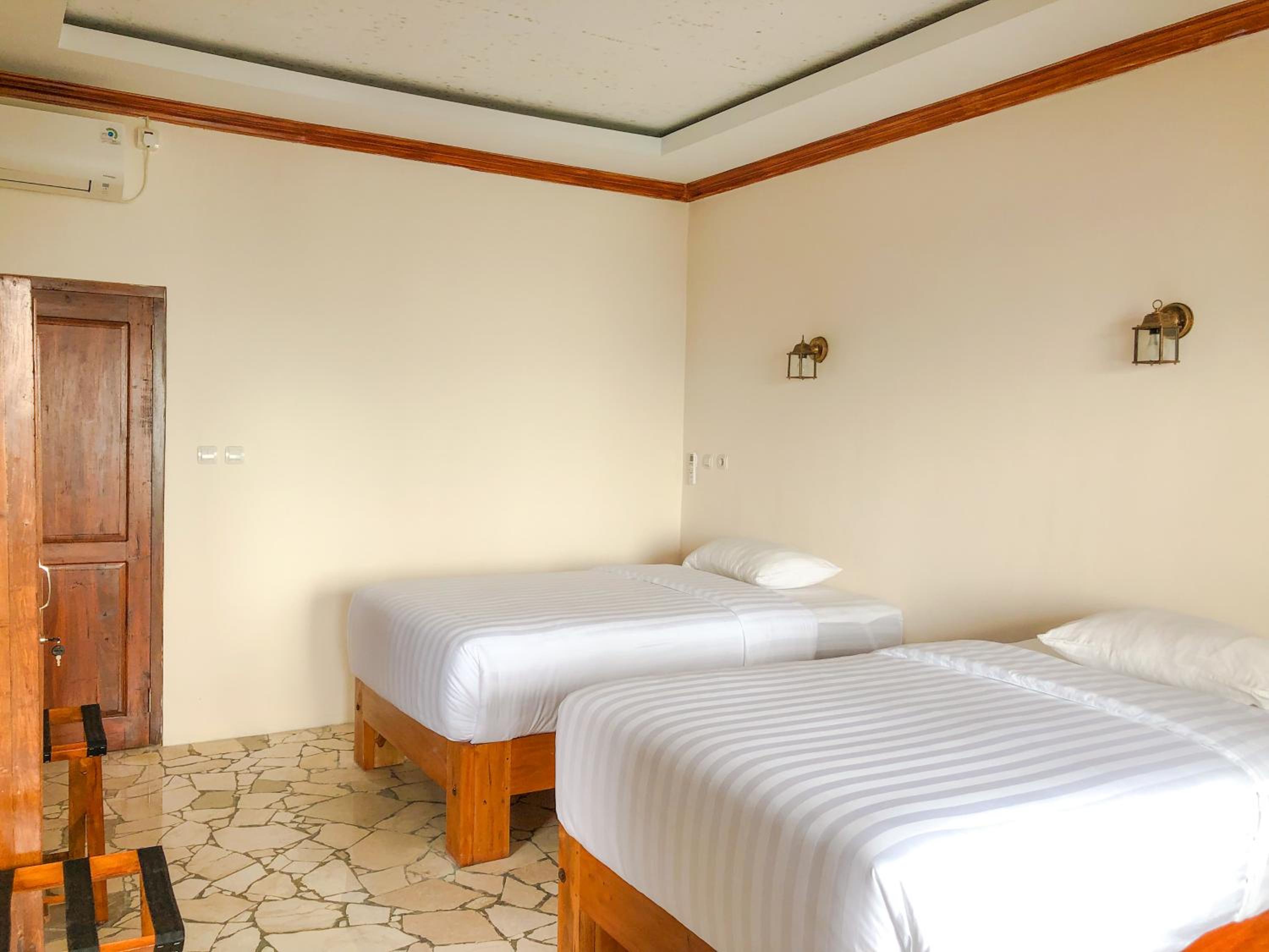 Deluxe Twin Room with Sea View - Photo 18