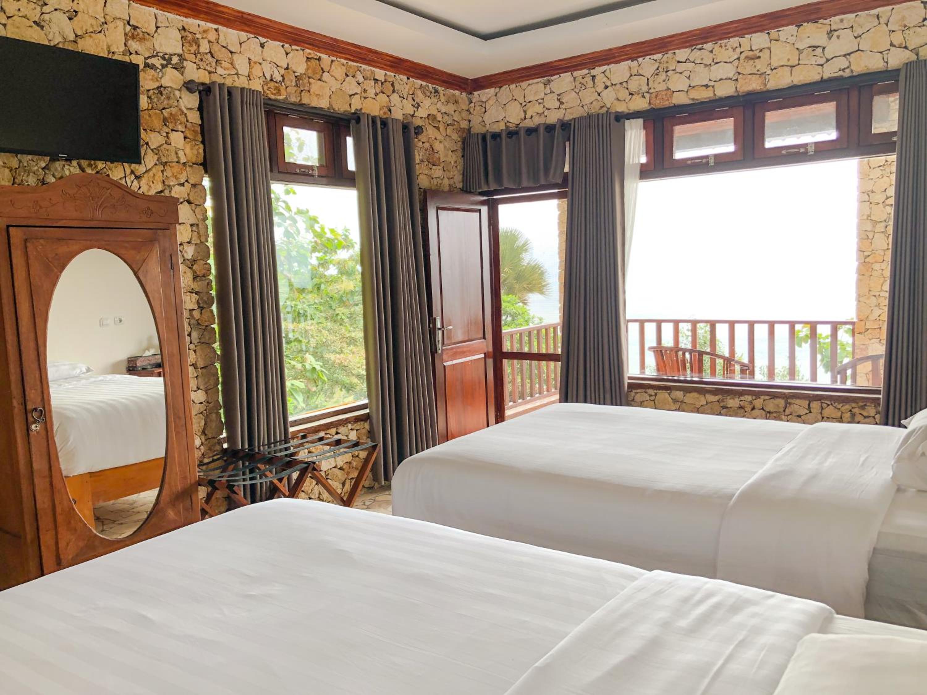 Deluxe Twin Room with Sea View - Photo 23