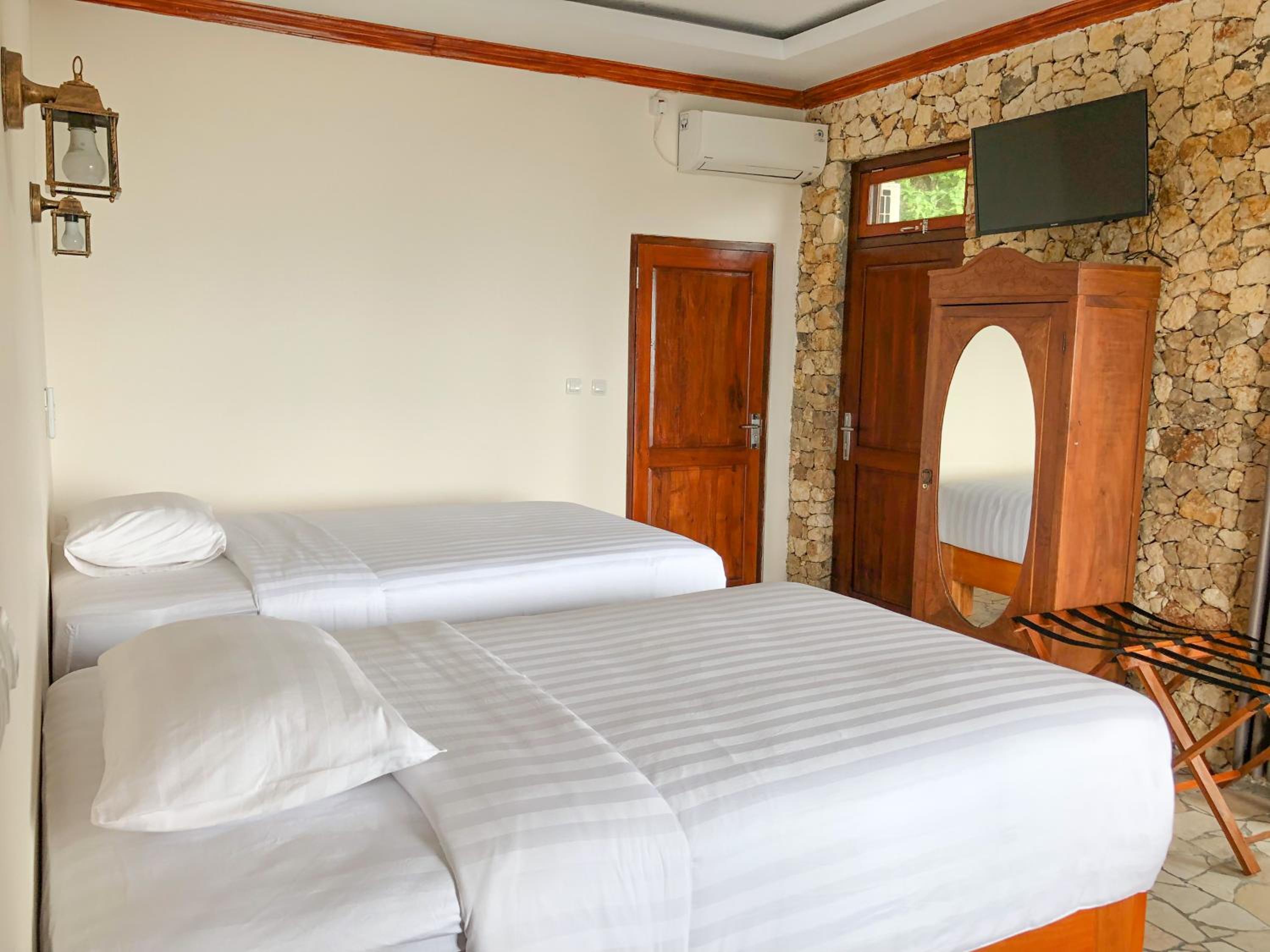 Deluxe Twin Room with Sea View - Photo 26