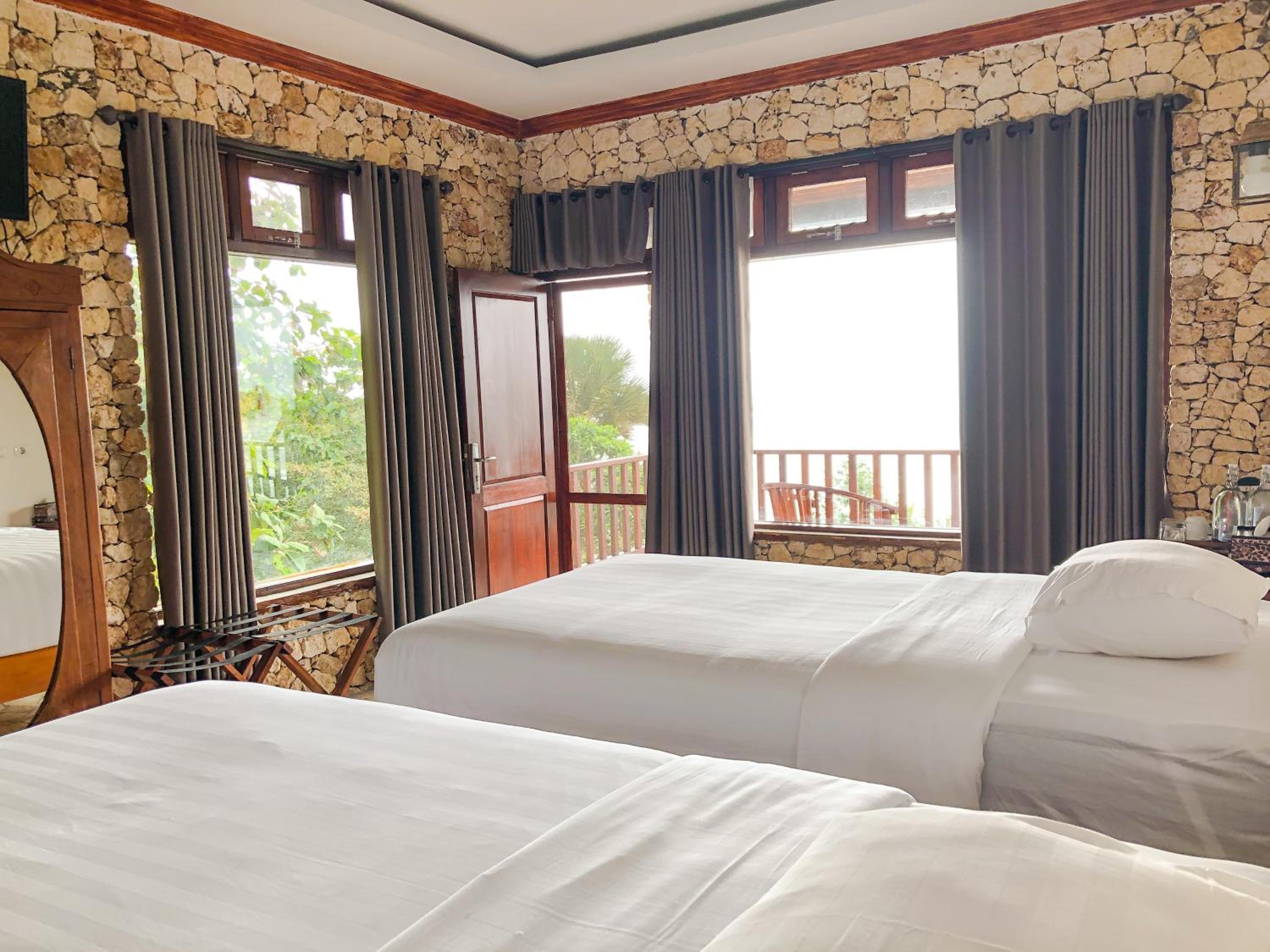 Deluxe Twin Room with Sea View - Photo 29