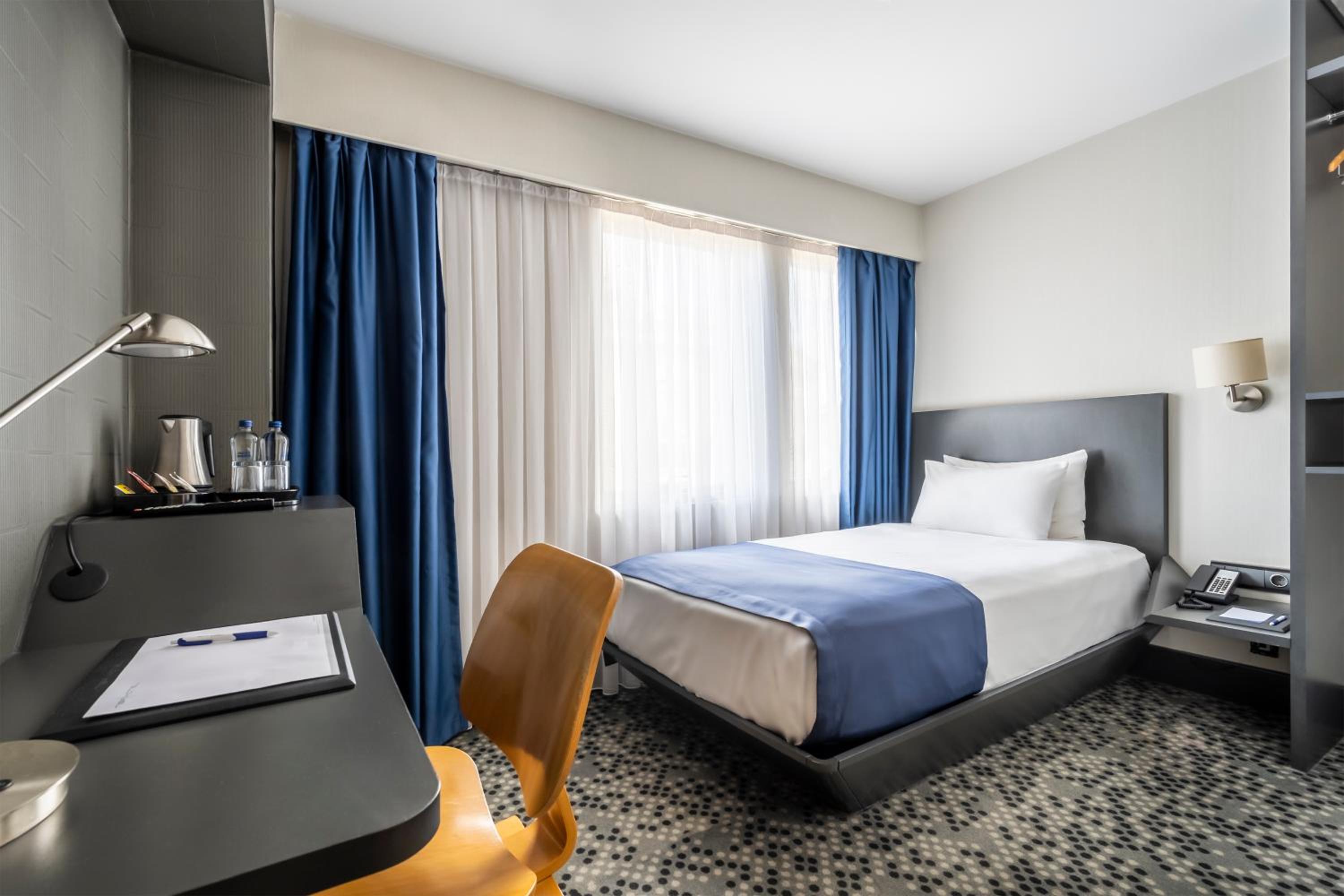 Compact Single Room photo 1