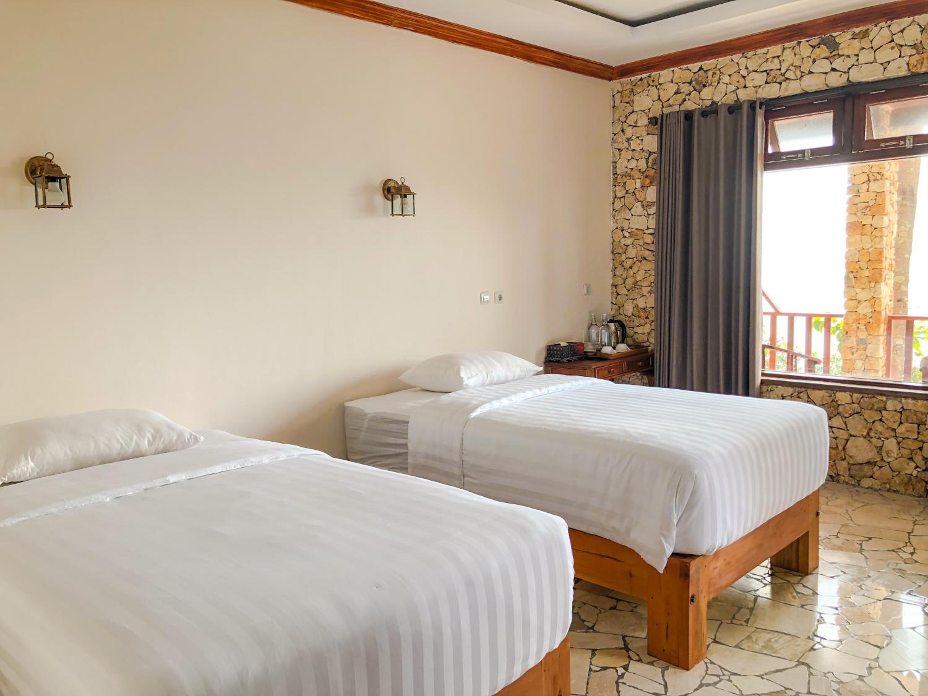 Deluxe Twin Room with Sea View - Photo 1